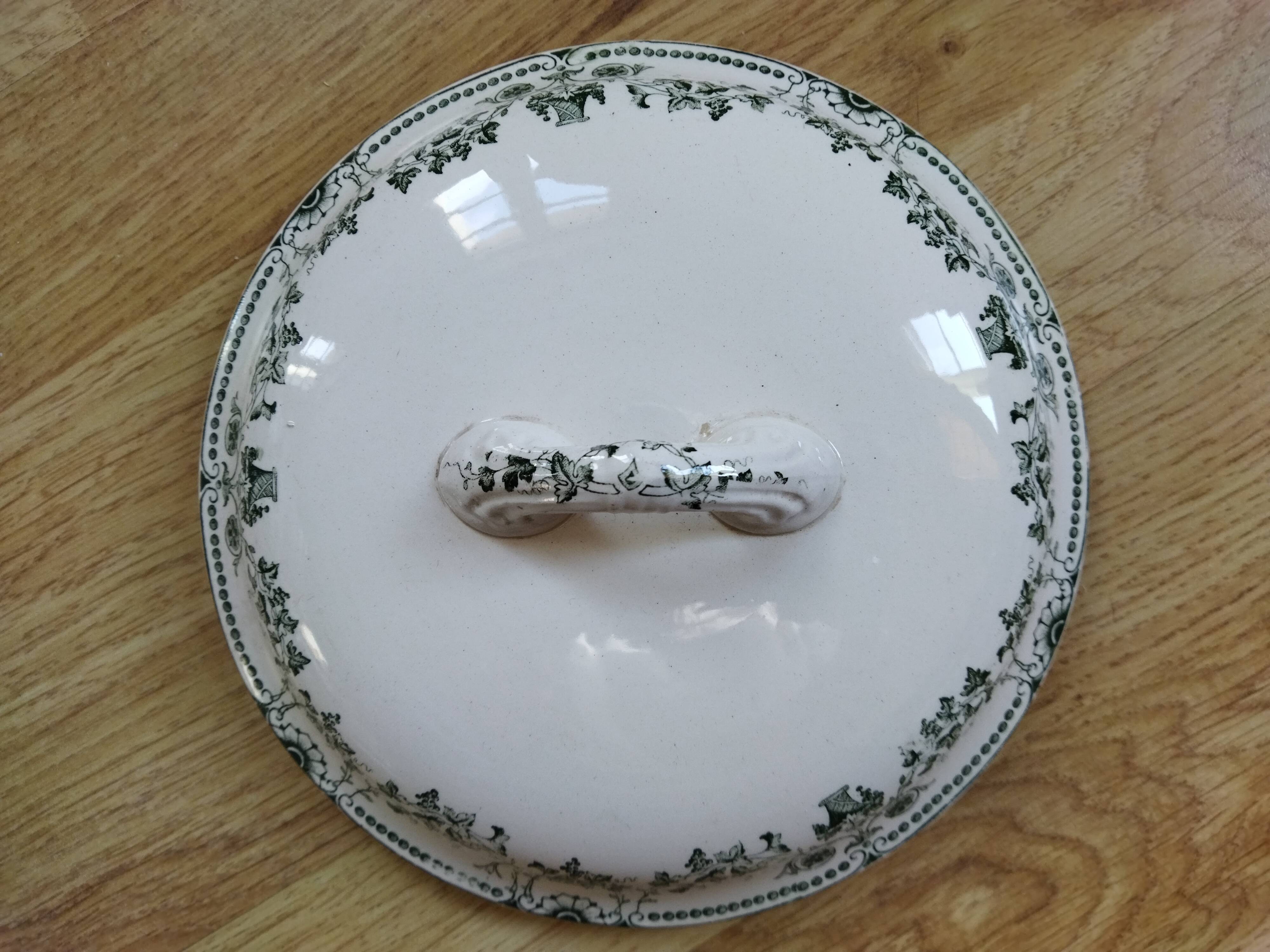 Badonviller "Champagne" iron clay vegetable dish
