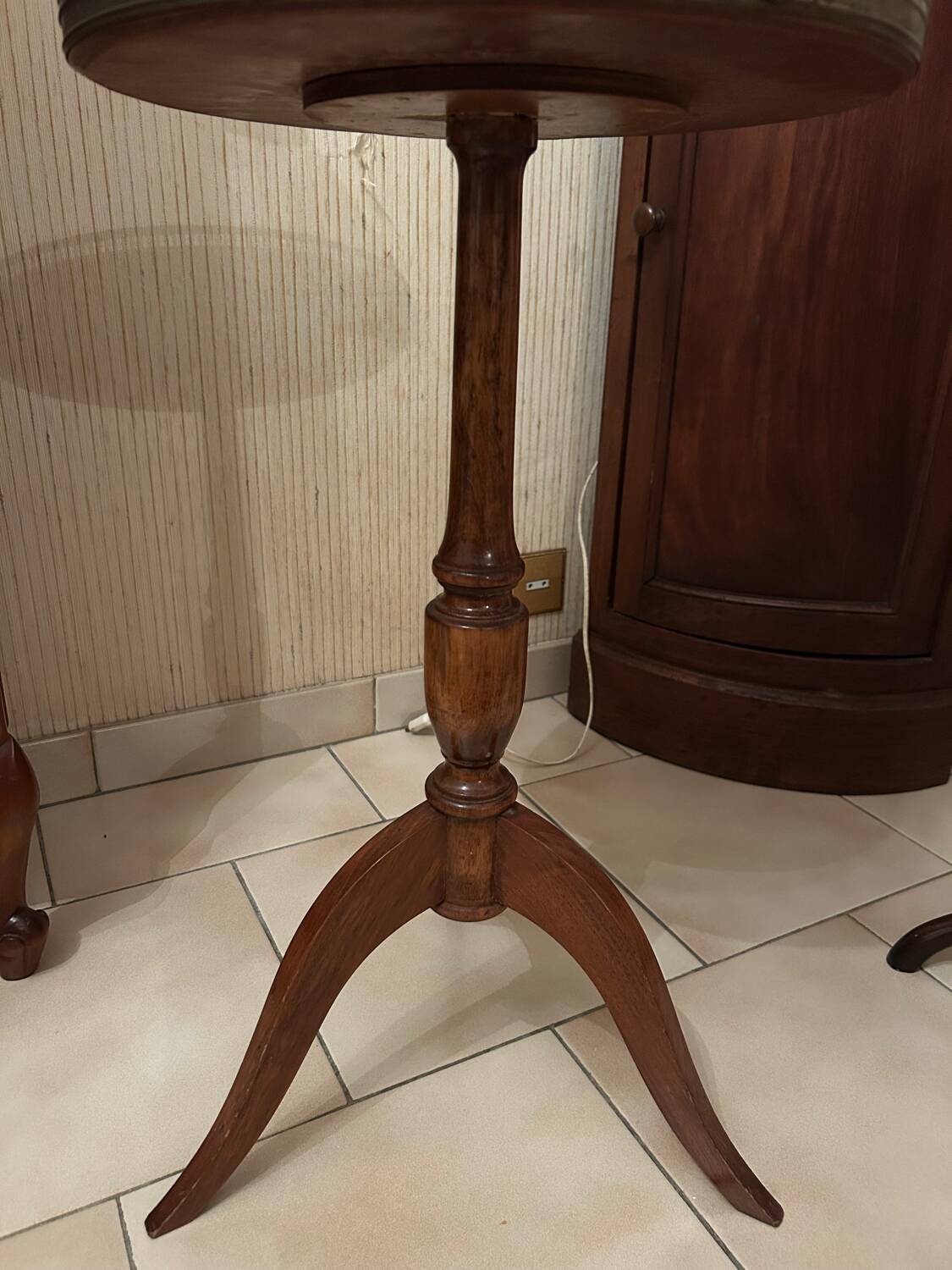 Tripod table in the Louis XVI style