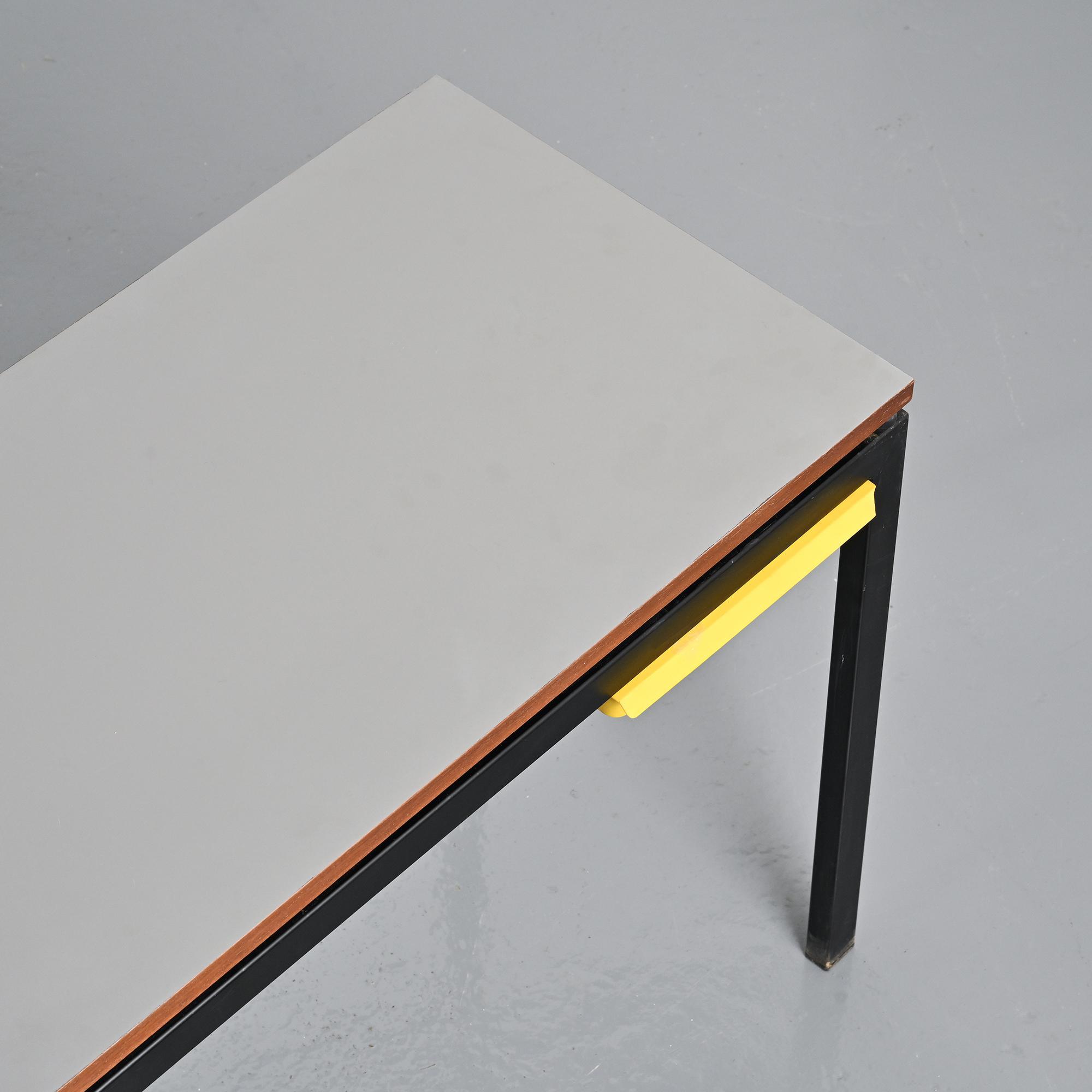Bureau Cansado par Charlotte Perriand, circa 1962.