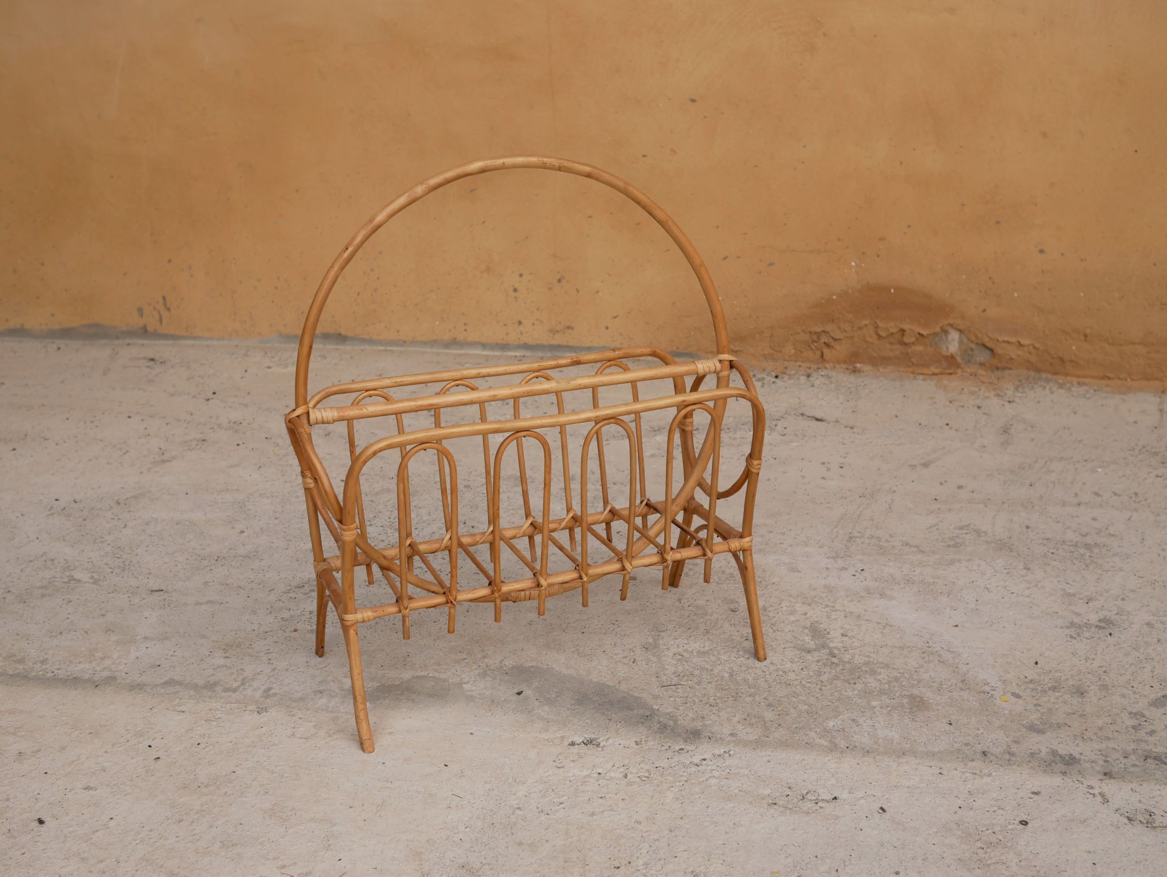 Porte-revues vintage en rotin