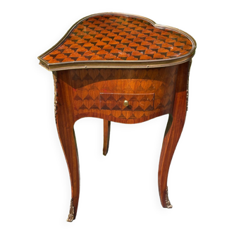 Small table or bedside table in the shape of a heart in marquetry. Style Louis XV