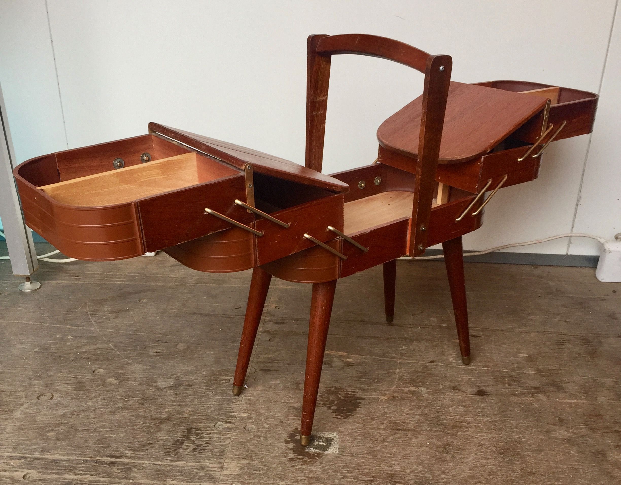 Worker or seamstress of the 1960s wood and plastic color brick