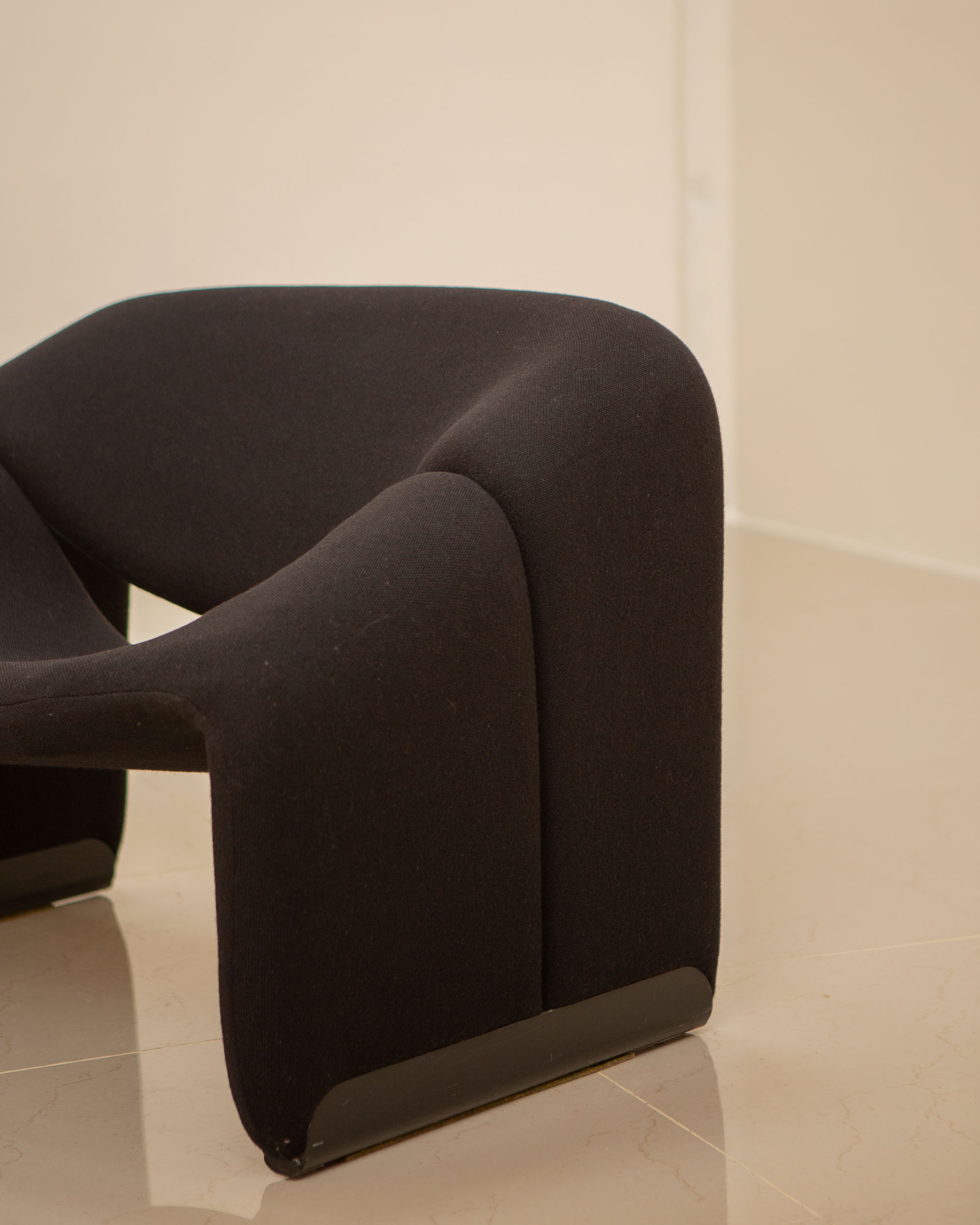 Groovy F598 armchair black by Pierre Paulin for Artifort 70's