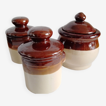 Set of 3 small stoneware pots with lid