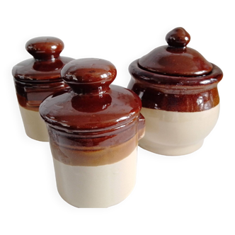 Set of 3 small stoneware pots with lid
