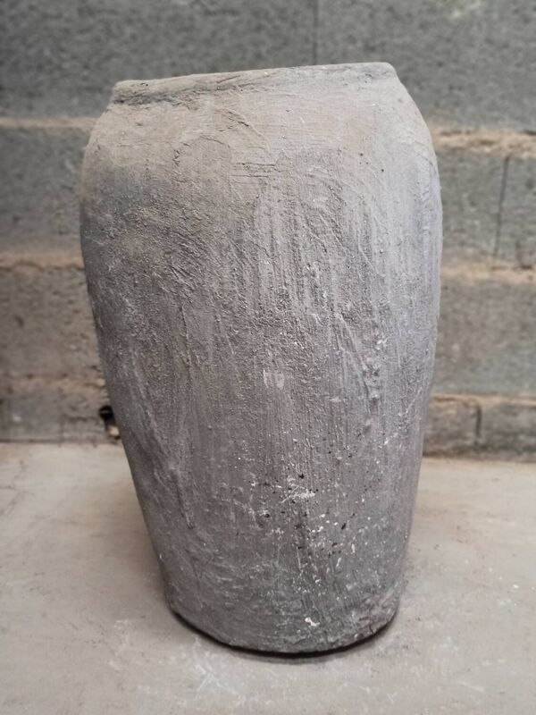 Pot ancien en terre cuite gris