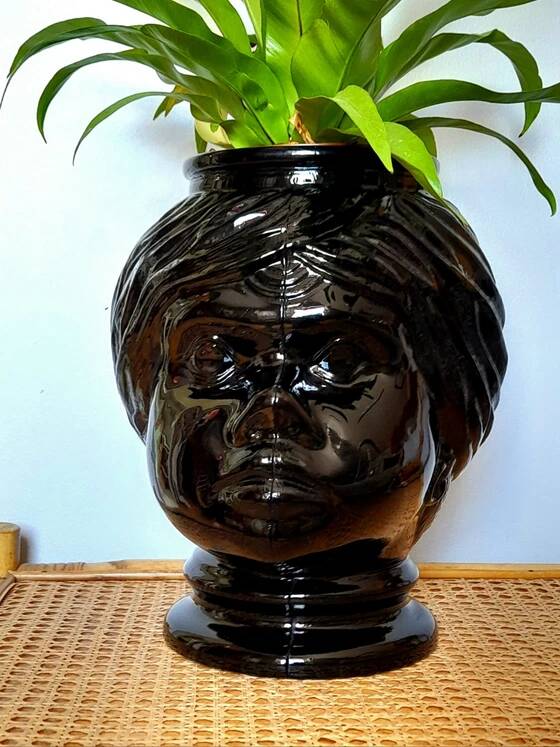 Vase or pot cover in the shape of a Moor's head made of glass from the 1970s.
