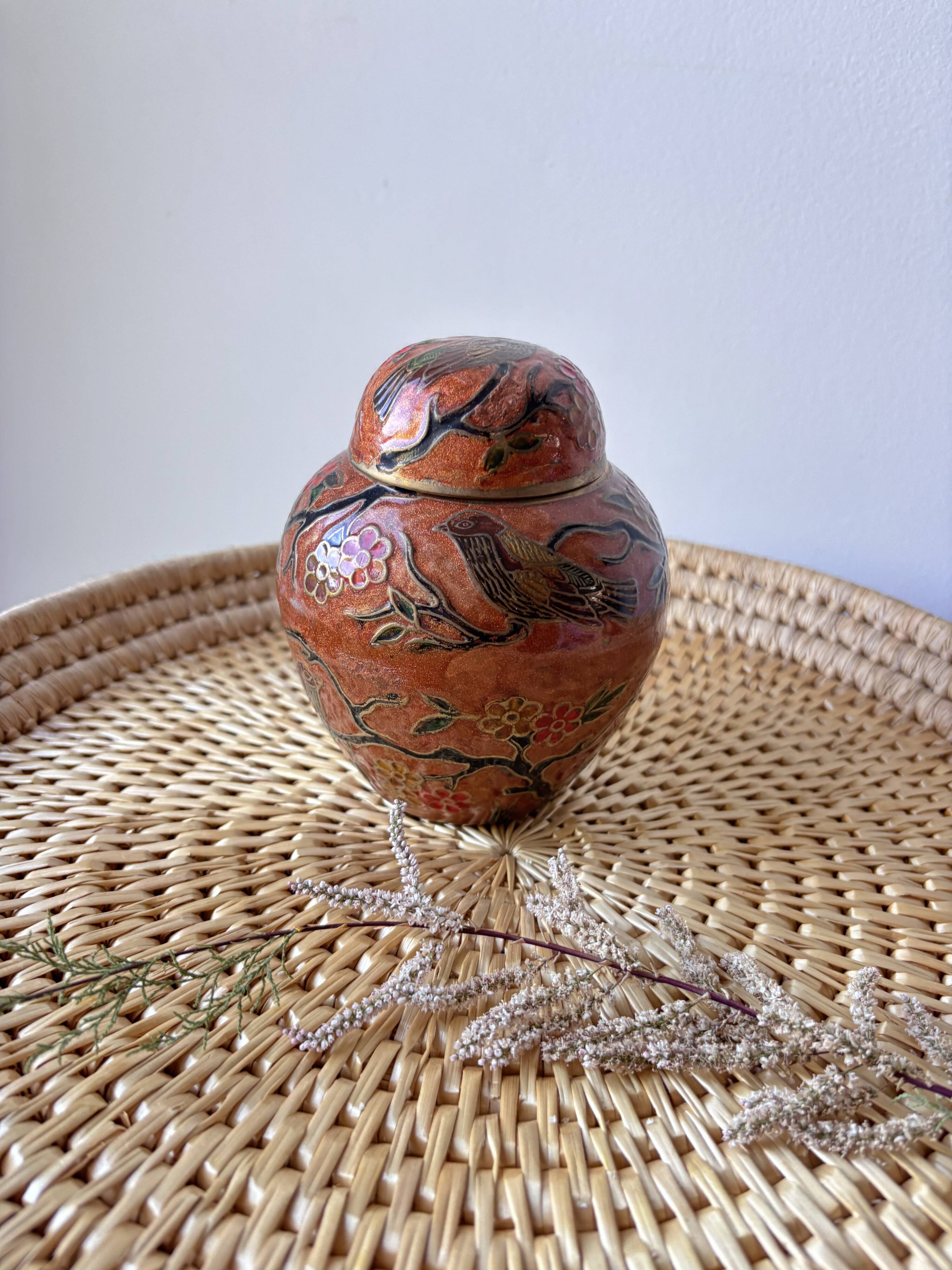 Boîte à couvercle en laiton émaillé cloisonné -oiseaux et fleurs, Mad
