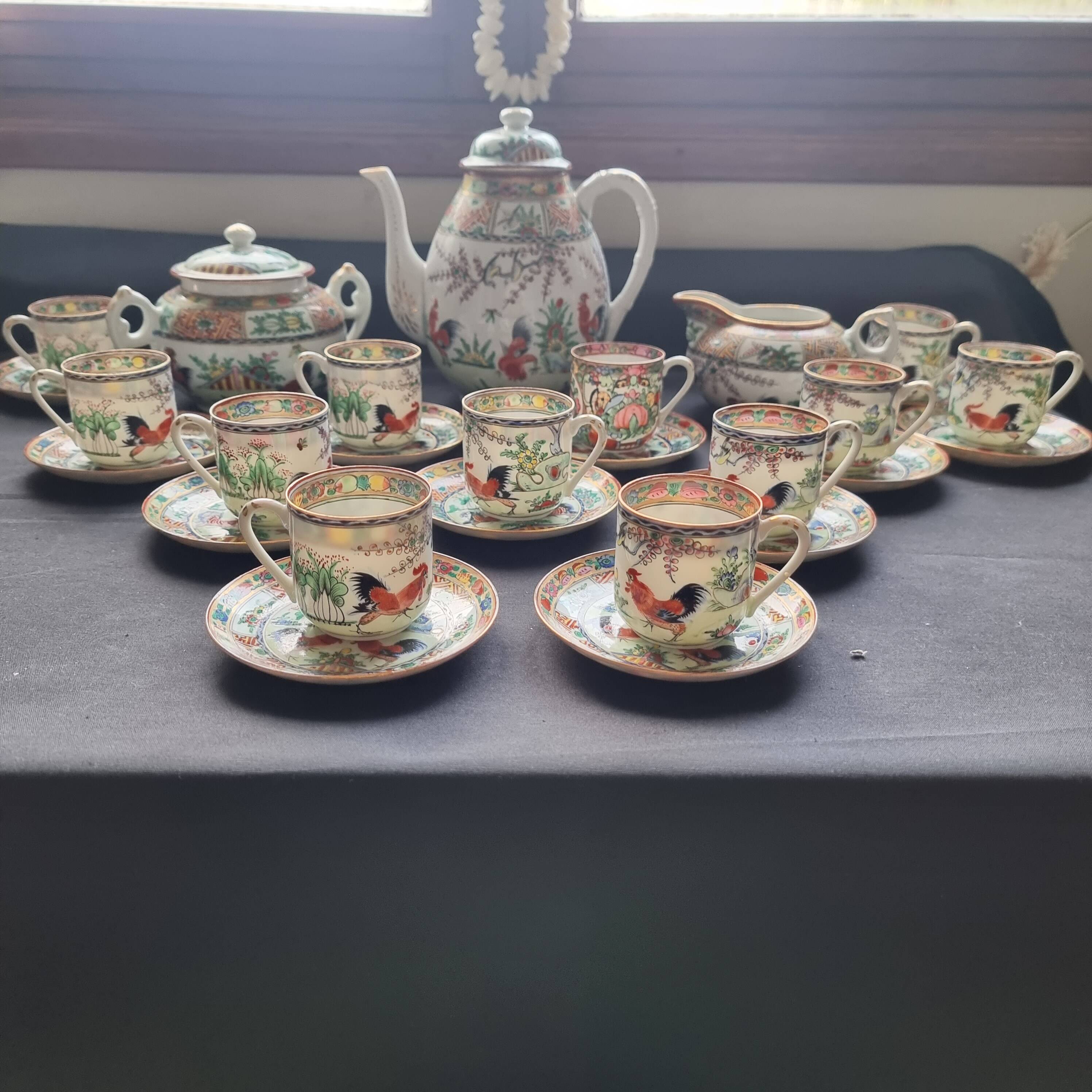 Exclusive vintage treasure: 26-piece Macau porcelain coffee service