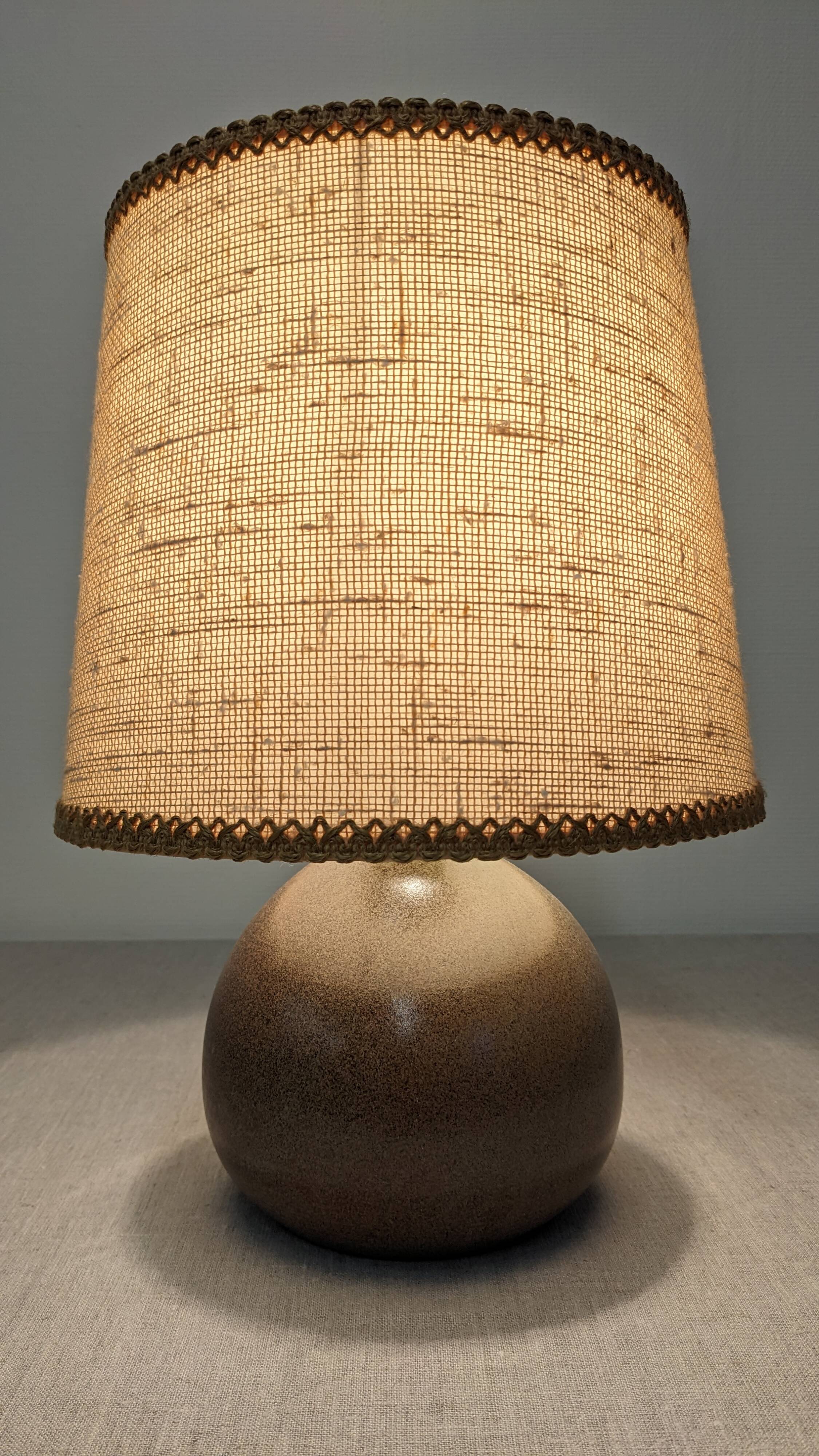 Lampe boule en terre cuite vernissée, France vers 1970