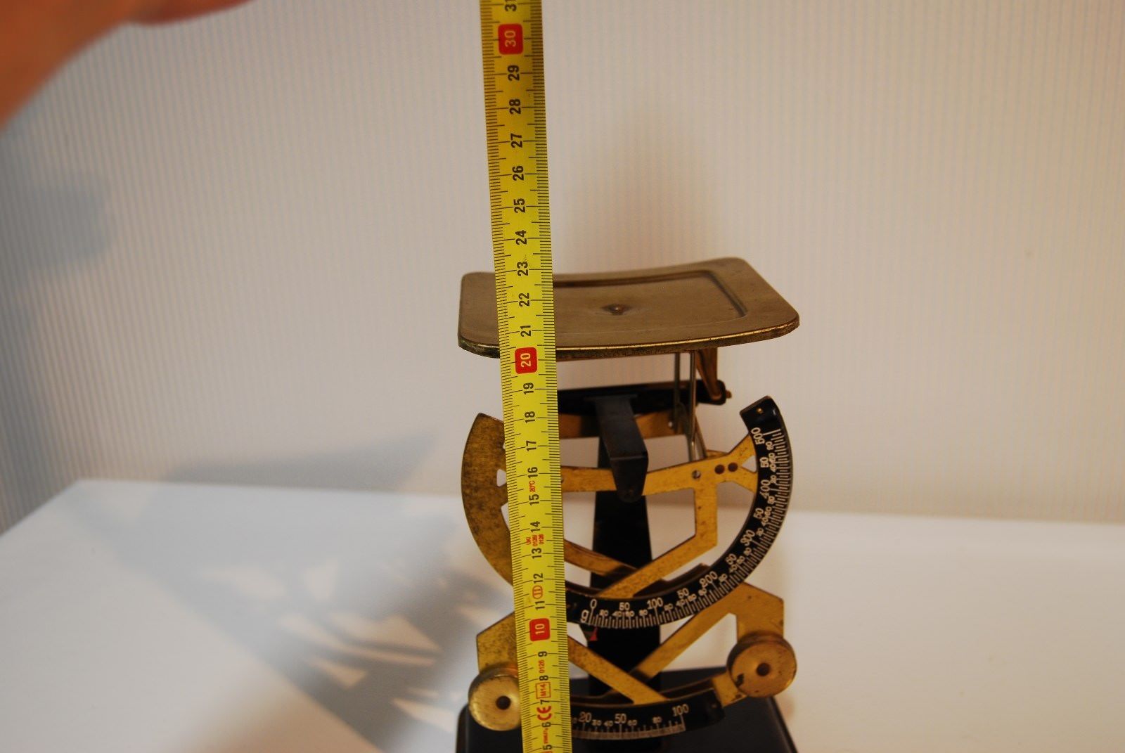 Former weighs metal letter