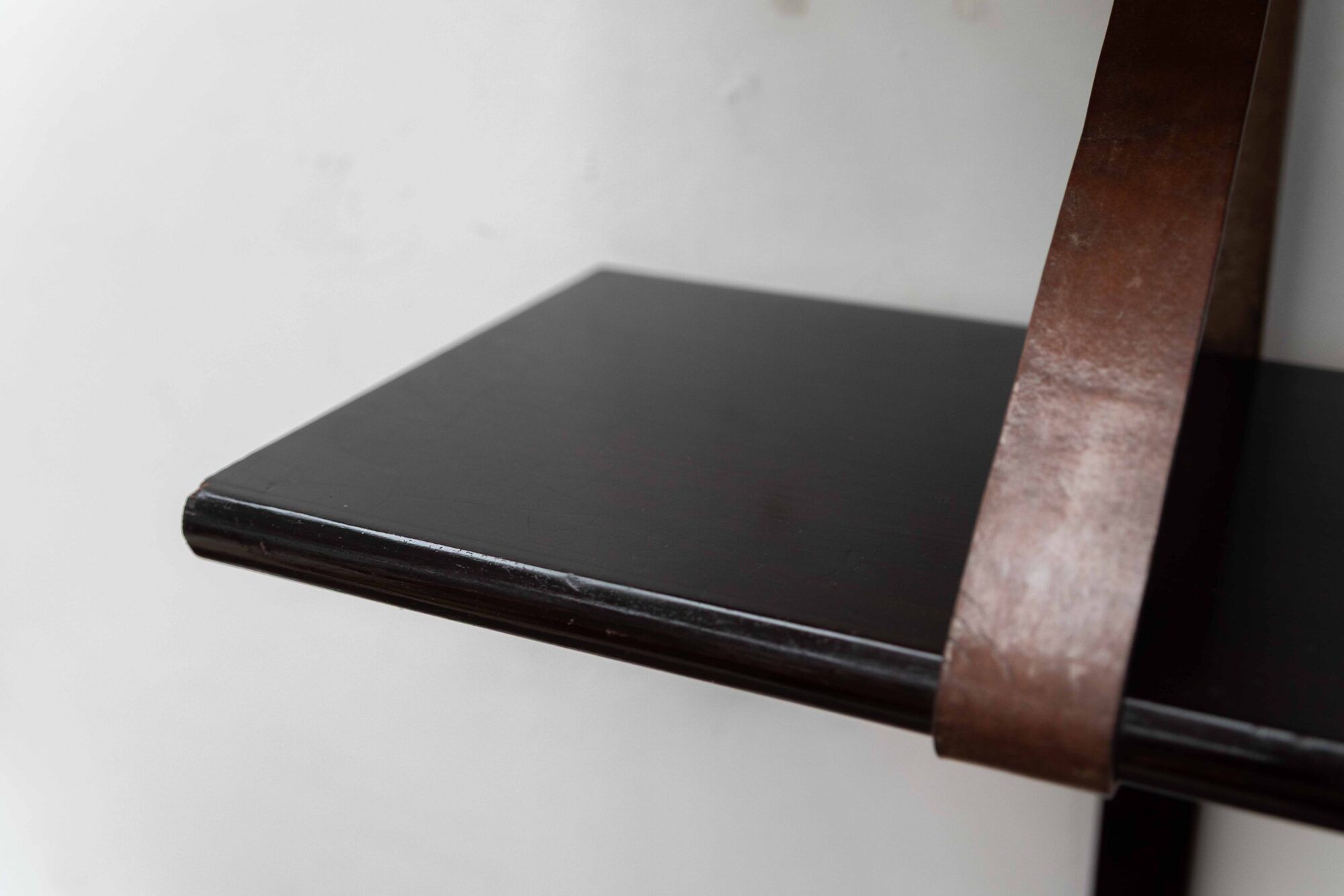 'Correas' wall shelves by Miquel Milà