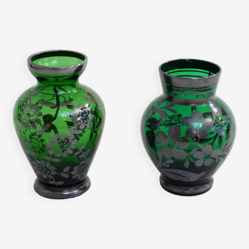 Paire de vases décor argenté