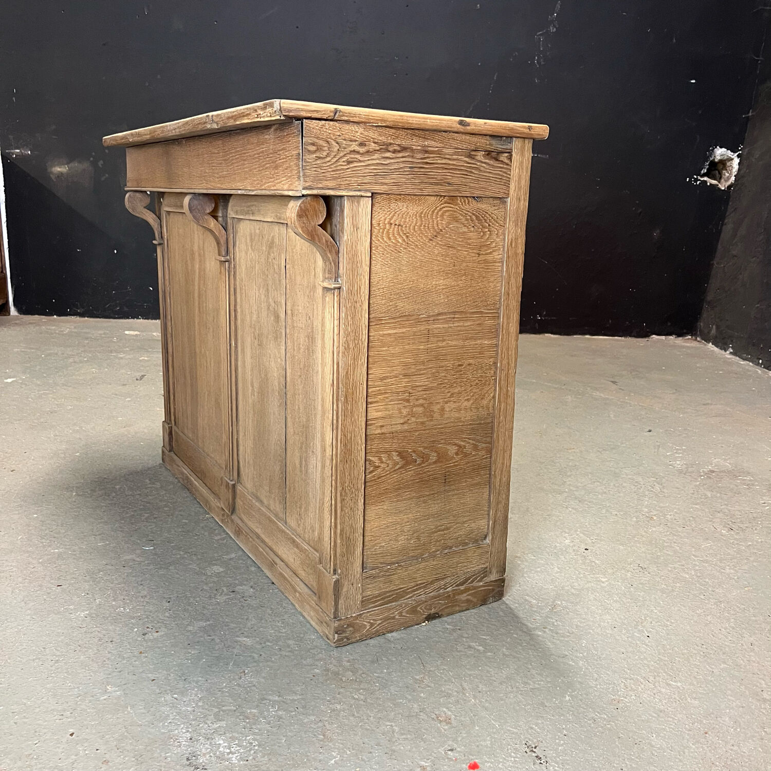 Oak box counter