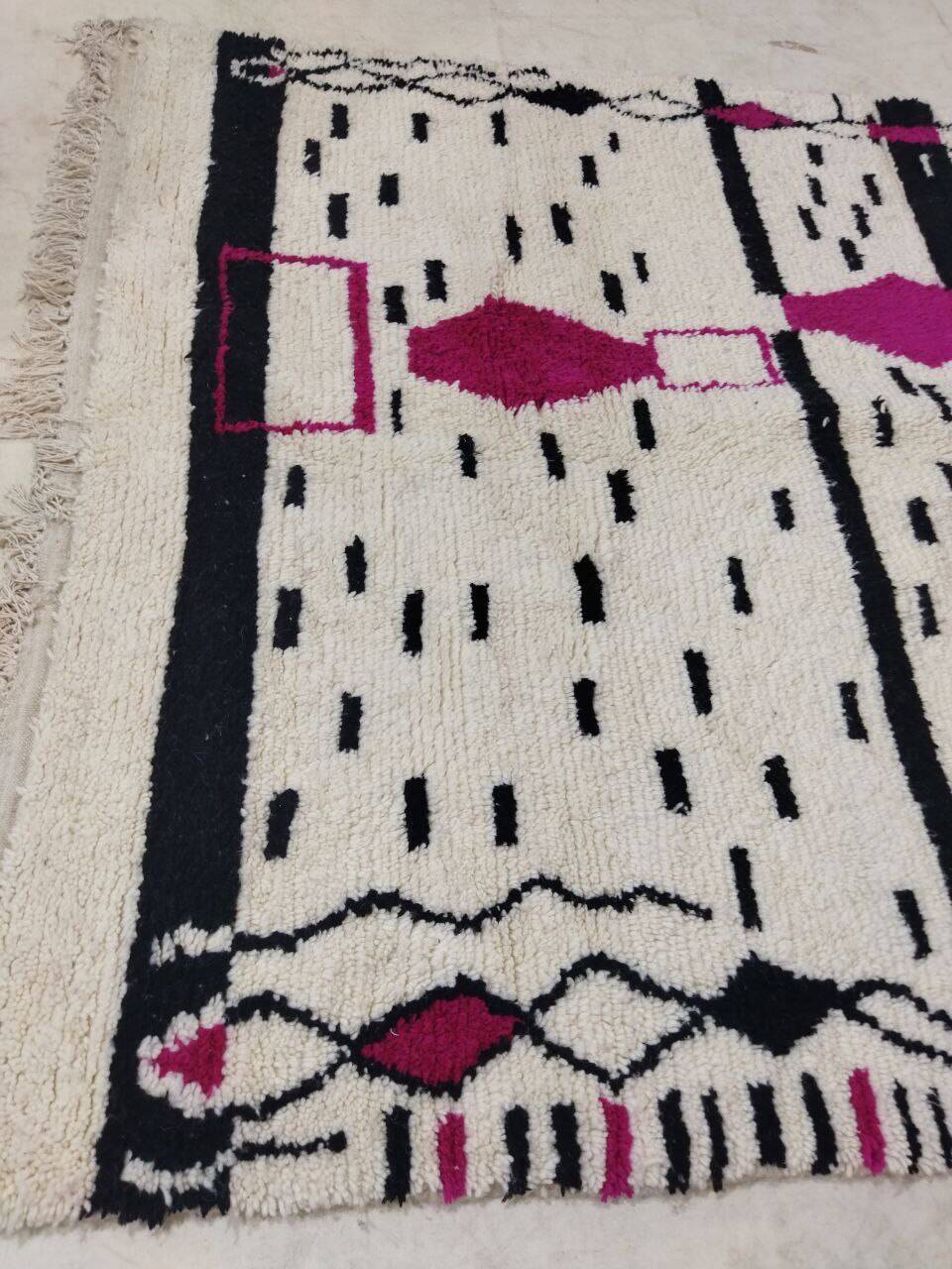 Handmade Moroccan Berber rug 284 x 176 CM