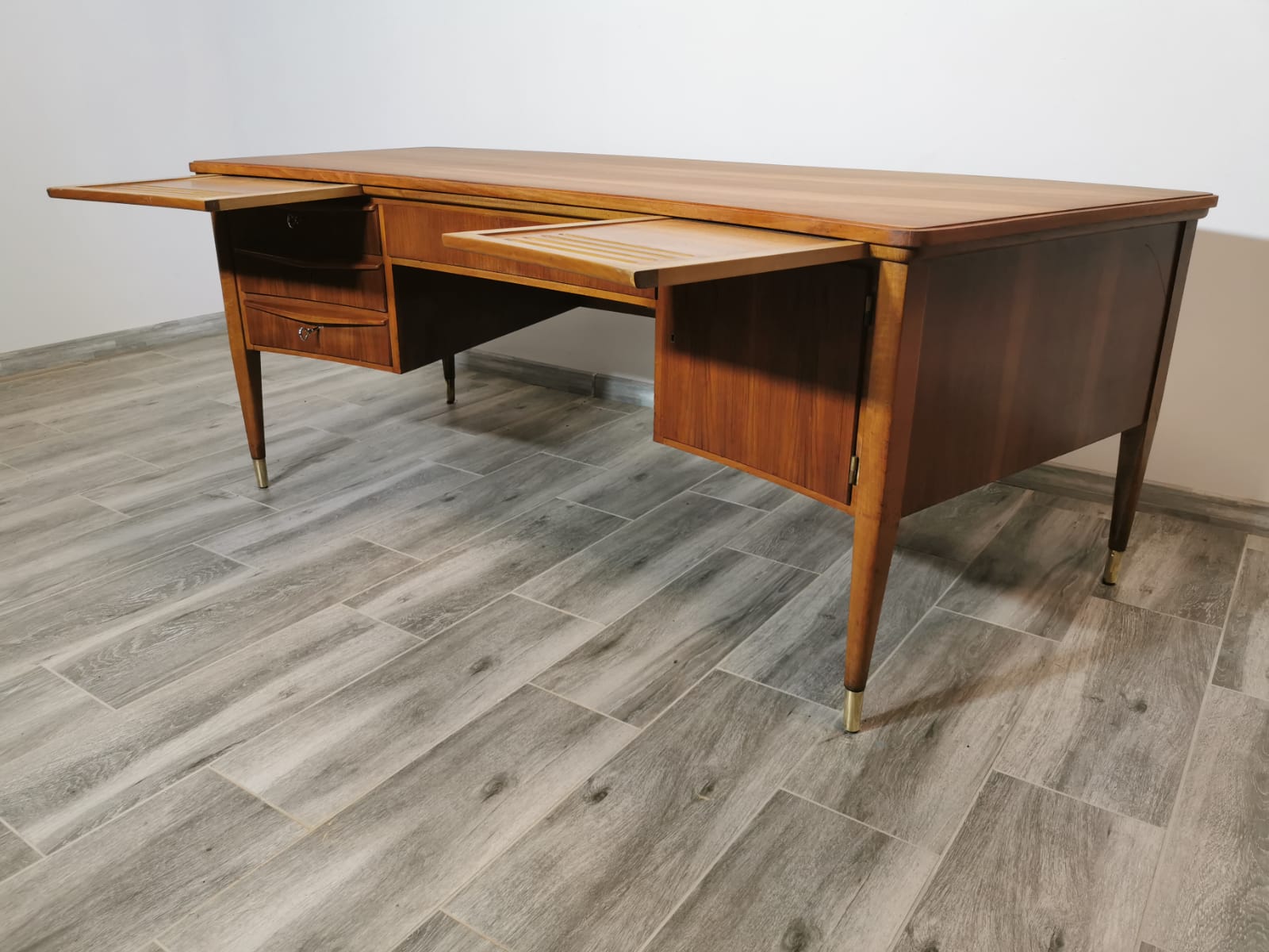 Bureau du milieu du siècle