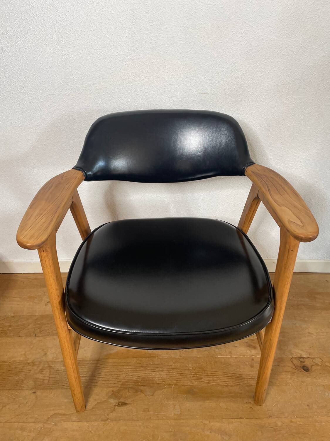Scandinavian armchair by Erik Kirkegaard in oak and leather, 1960s
