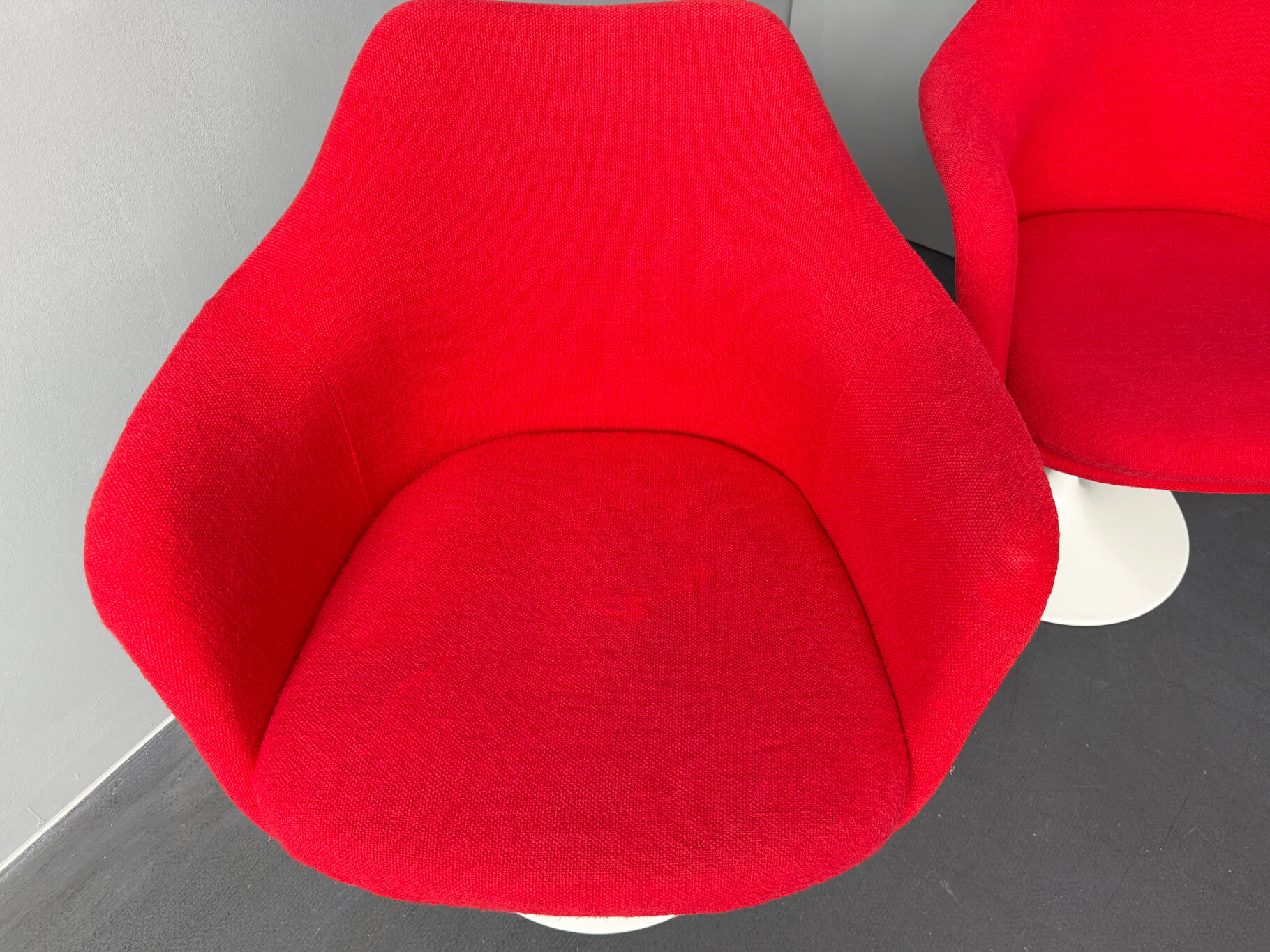 Tulip chair – swivel armchair red, by Eero Saarinen for Knoll International, Italy, 1960s