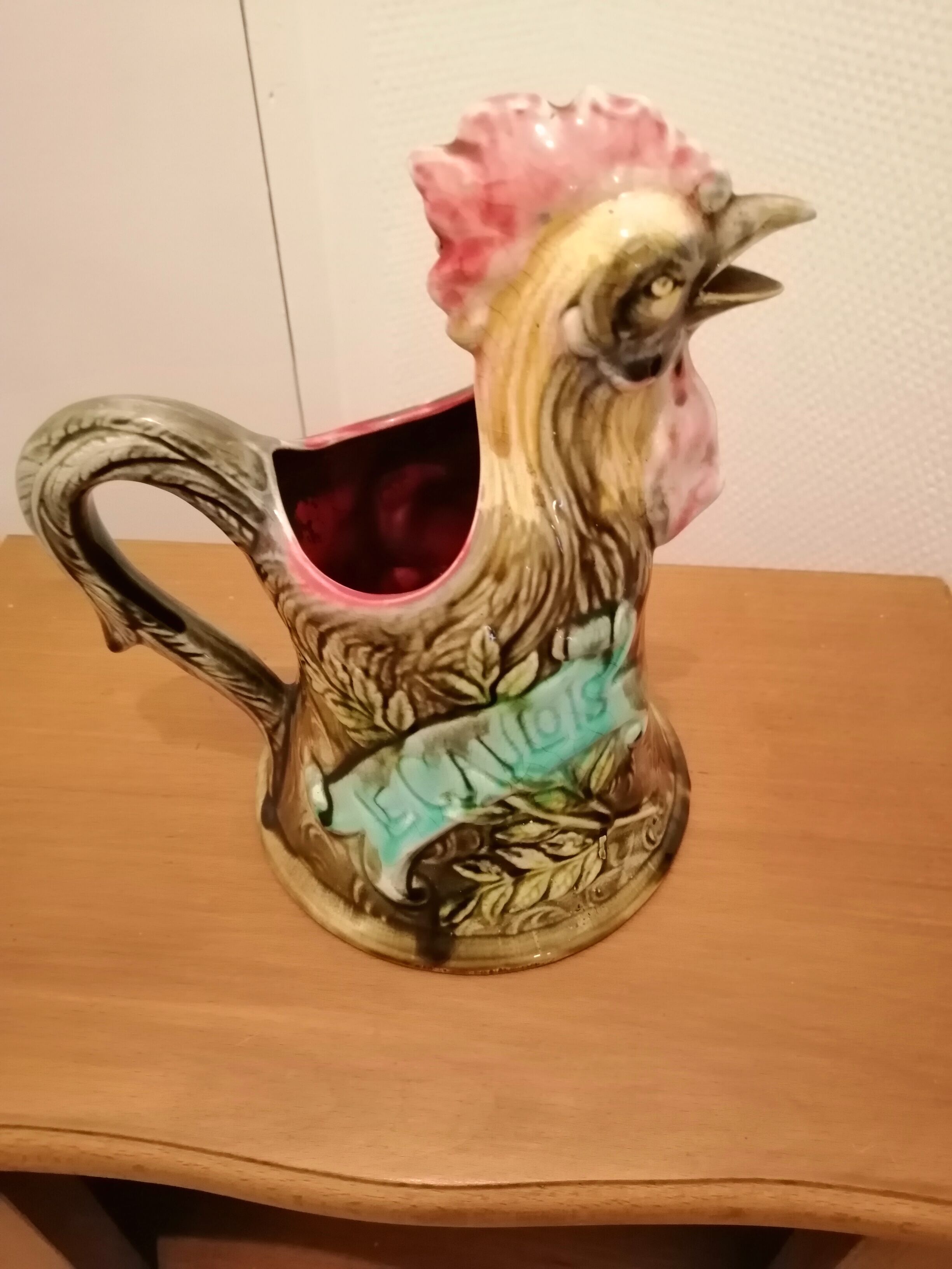 Pitcher in slurry of the gallic rooster