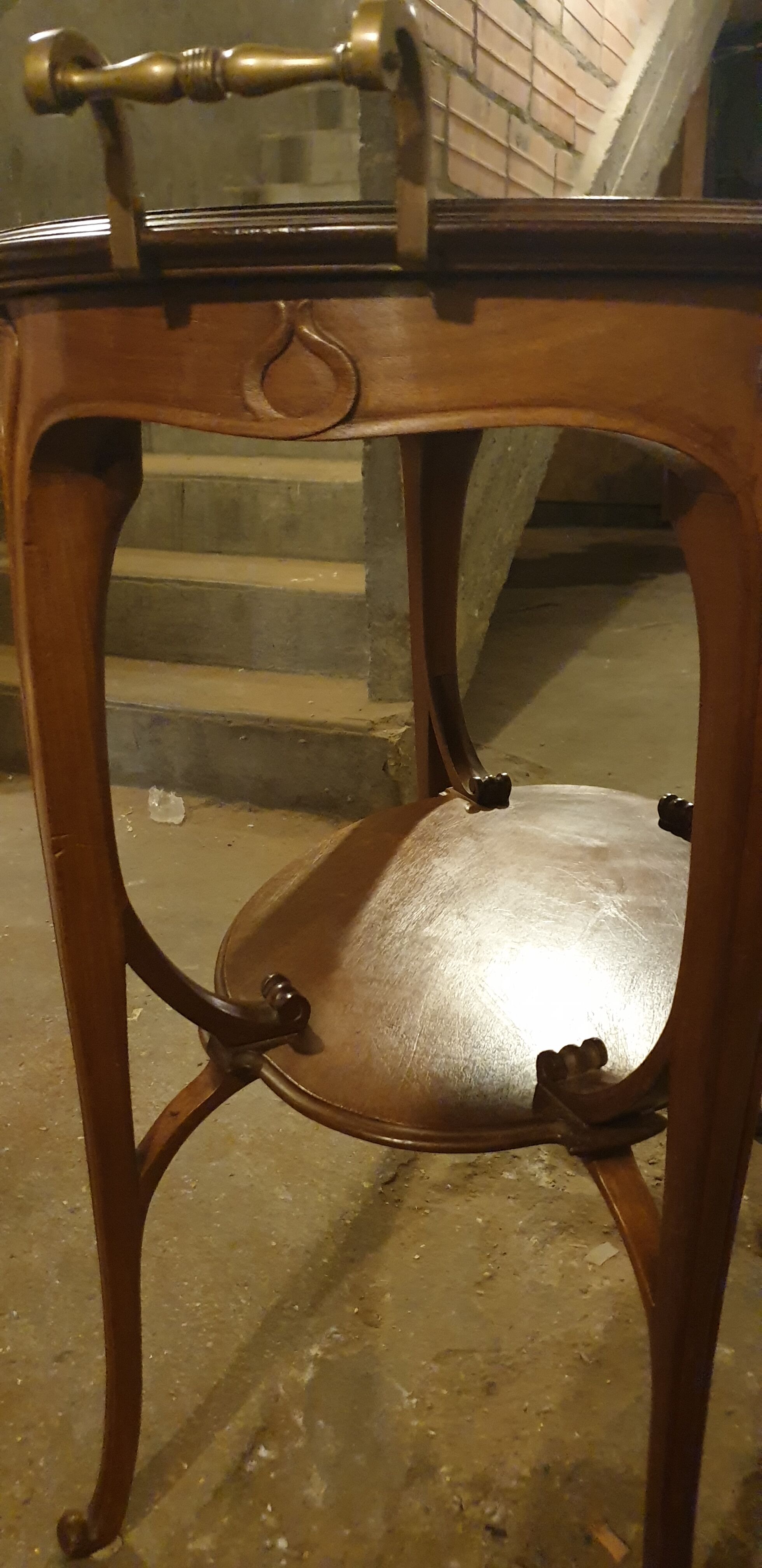 Table à thé époque art nouveau en accajou massif