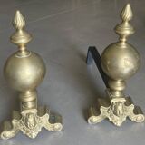 Paire de chenets en laiton et fonte, décor de marmousets, style louis xiv