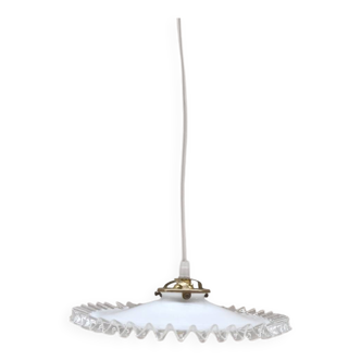 Suspension en opaline blanche crantée