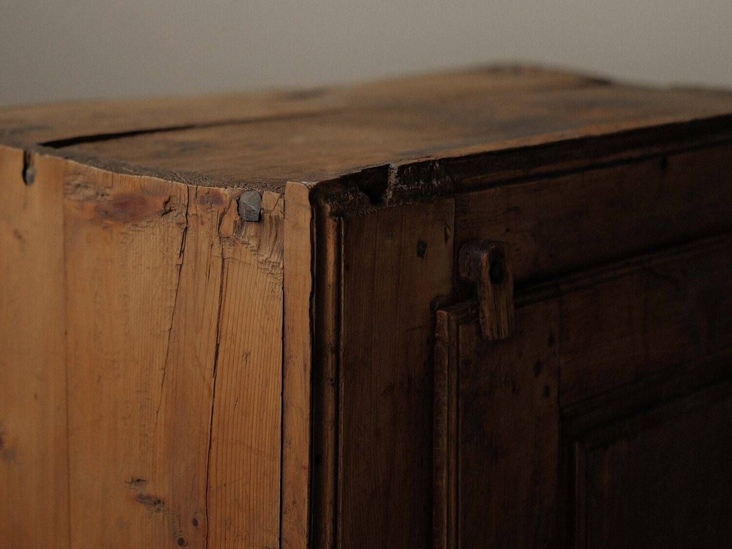 Alpine furniture in solid larch – Folk art – Savoy, 19th century