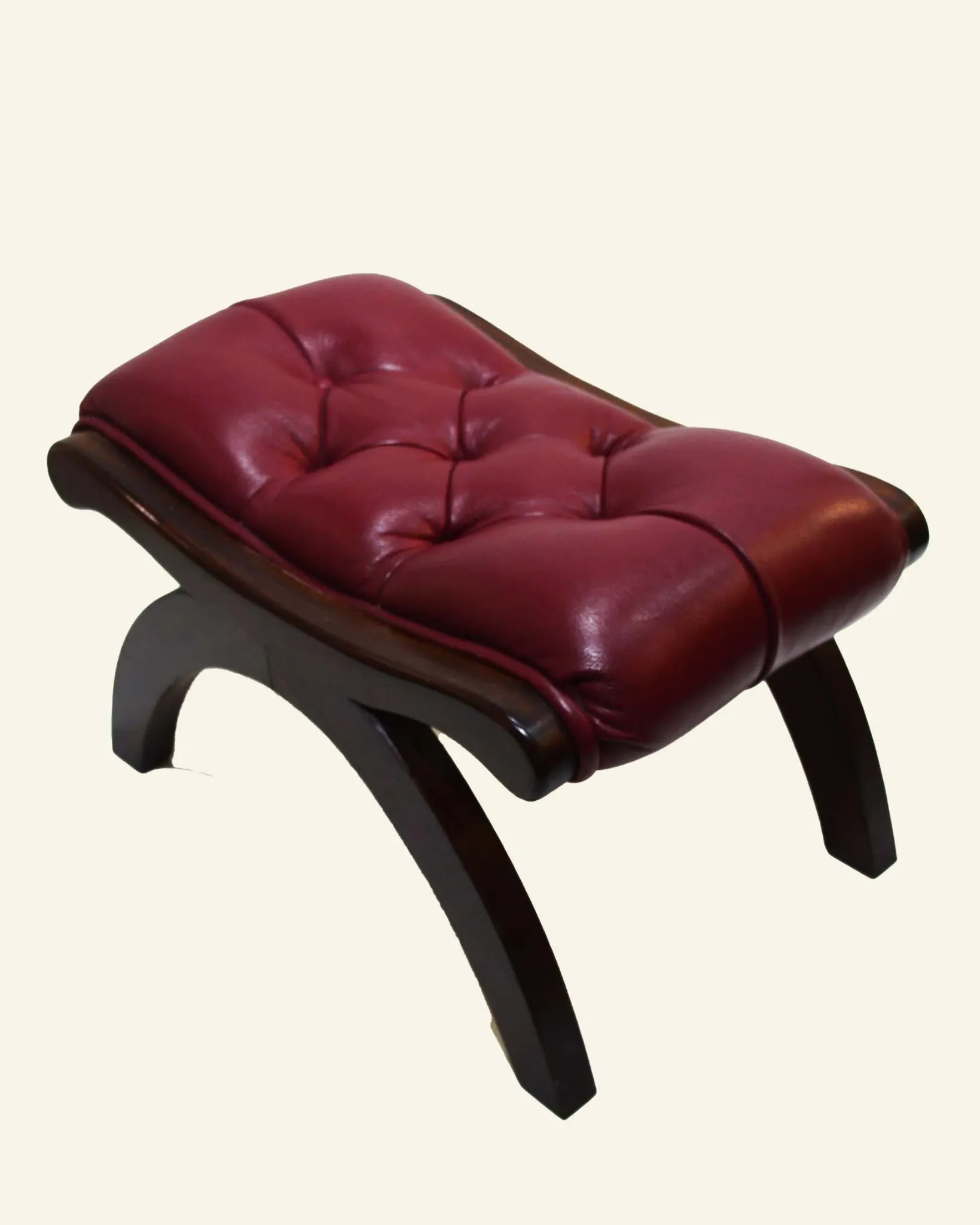 Vintage tufted footrest in red faux leather and solid beech.