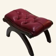 Vintage tufted footrest in red faux leather and solid beech.