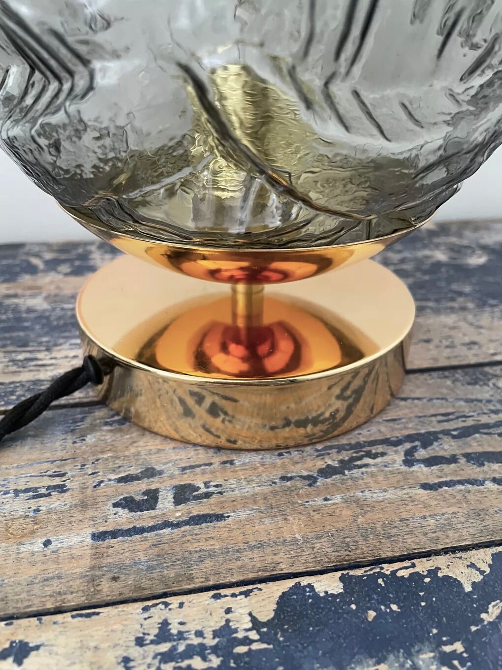 Vintage table lamp in electrified chiseled glass to nine