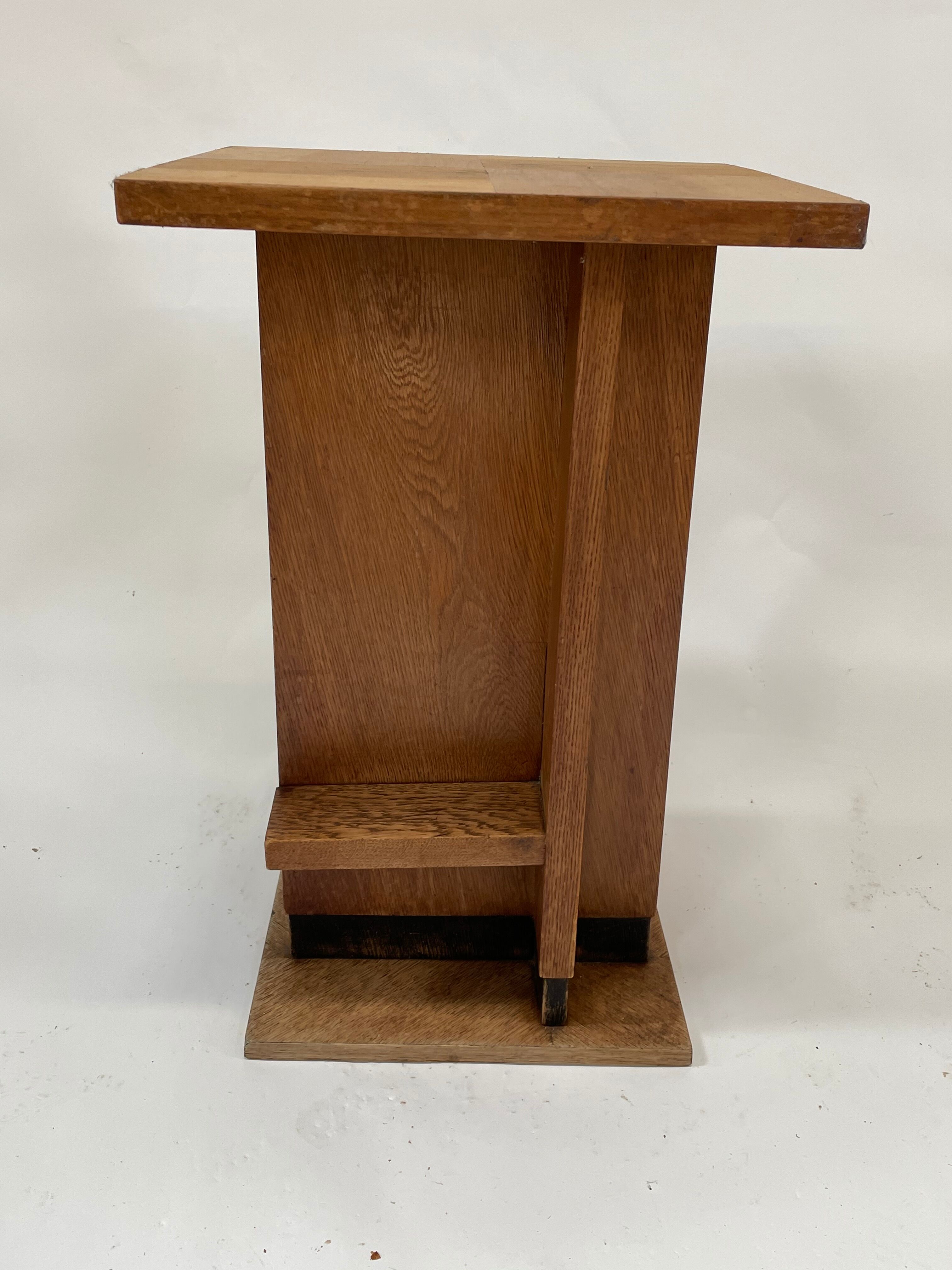 Art Deco side table design