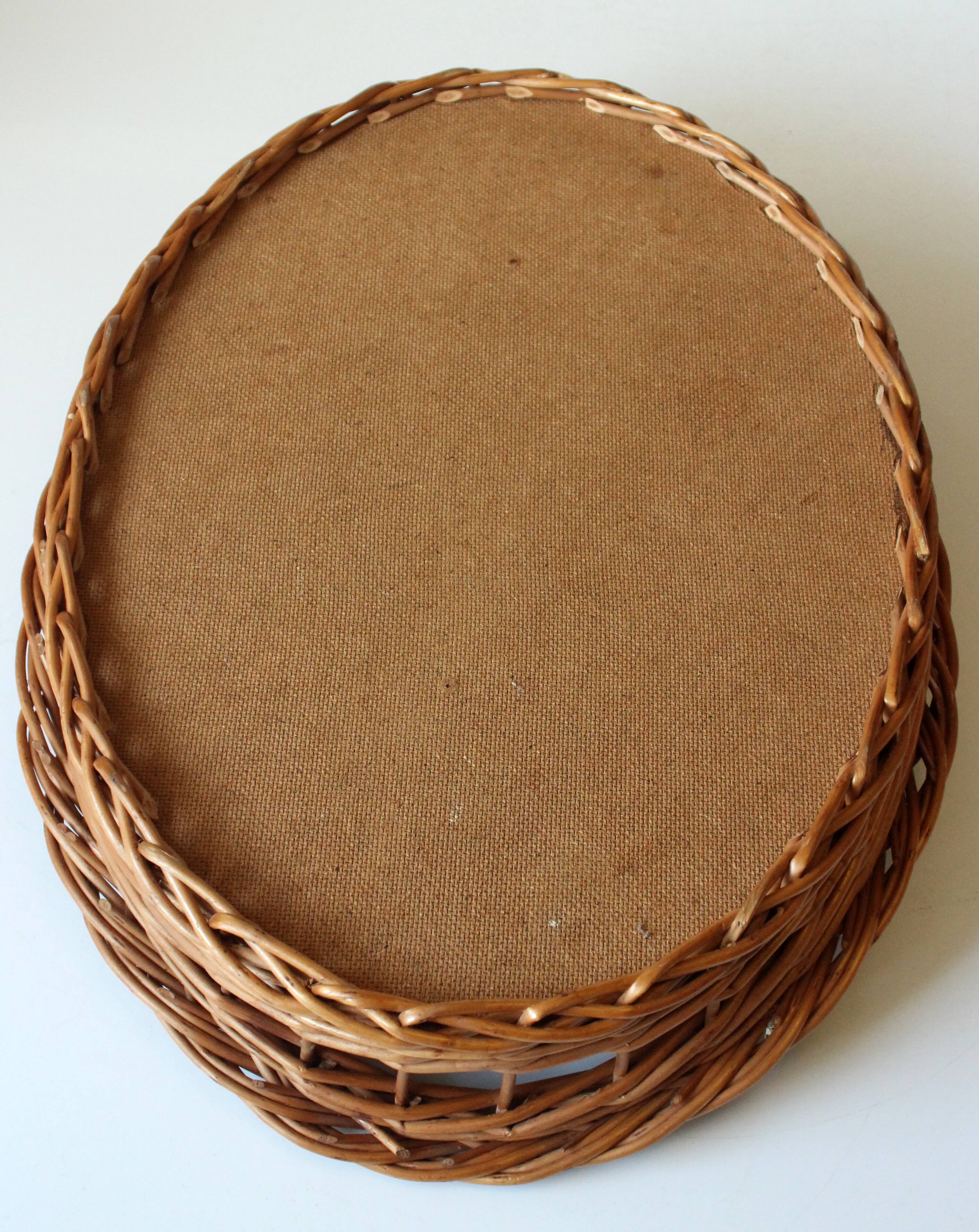 Large wicker and wood serving tray, vintage from the 1960s