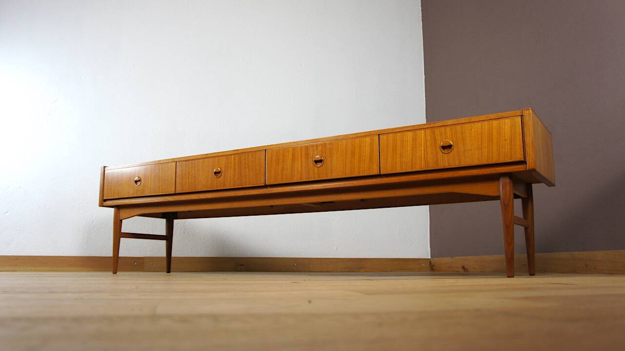 Low Enfilade Scandinavian Design in Vintage Teak 1960