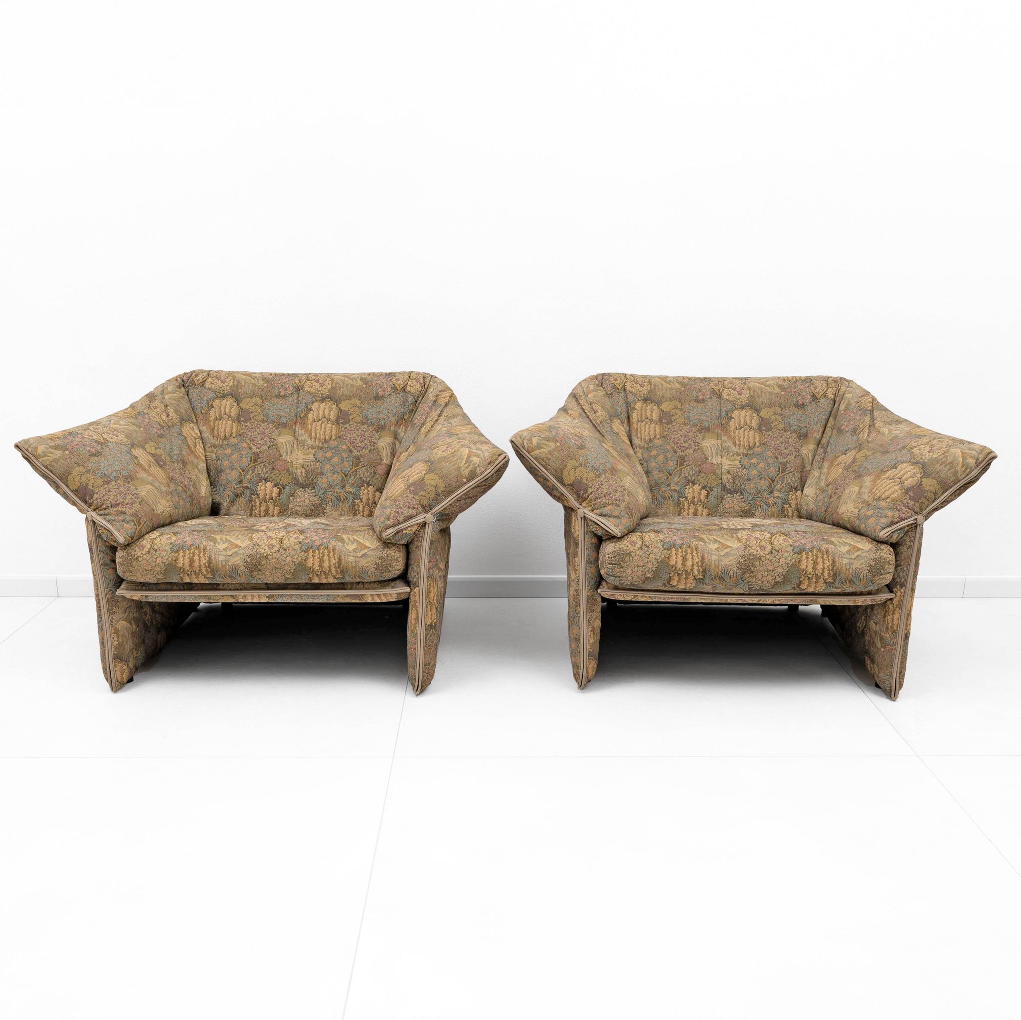 Pair of jacquard fabric armchairs, Mario Bellini, "Le stelle" B&B Italia,70