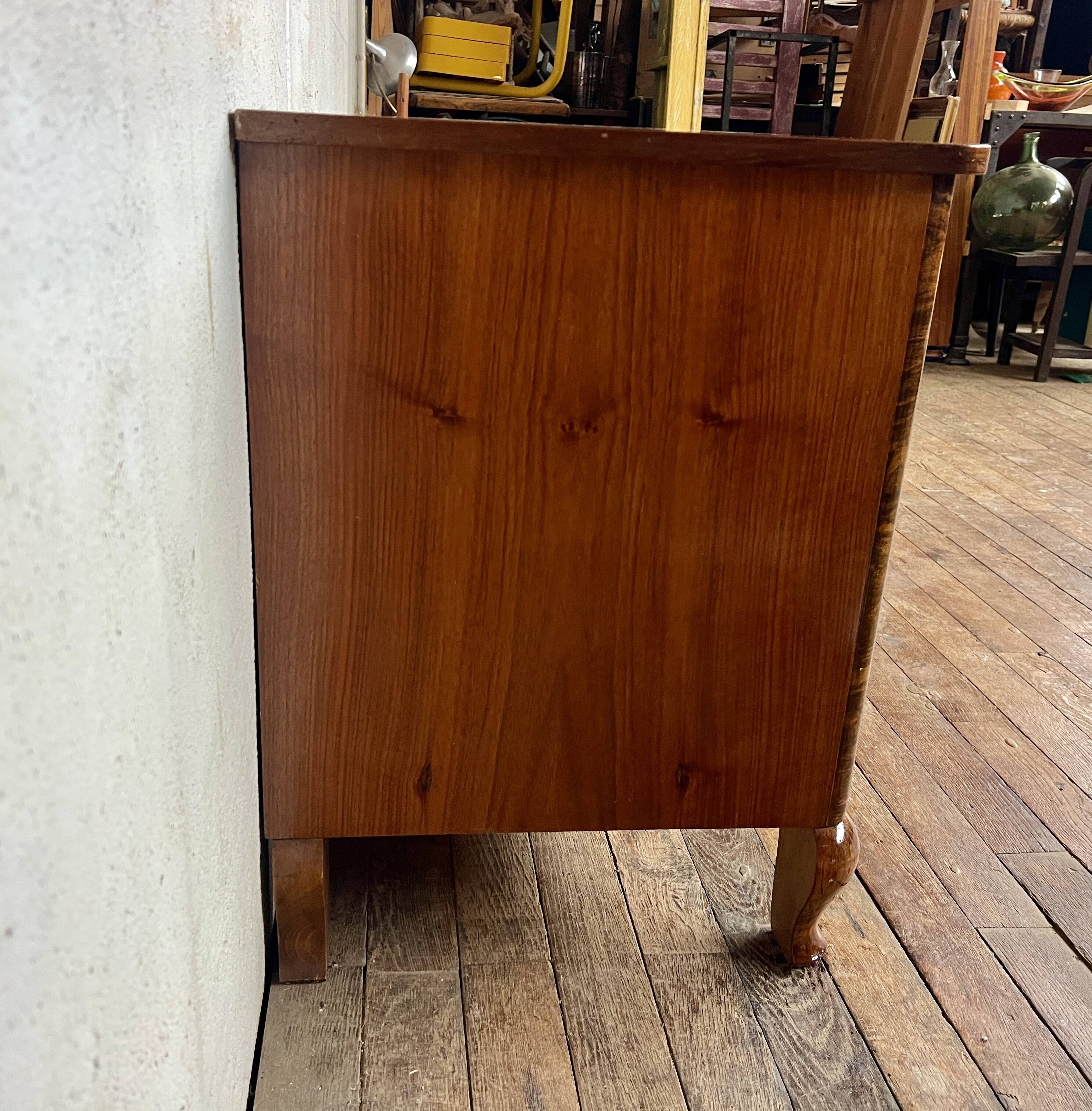 Vintage chest of drawers – amazing walnut veneer