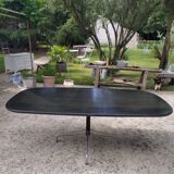 Oval table by Charles and Ray Eames Hermann Miller edition