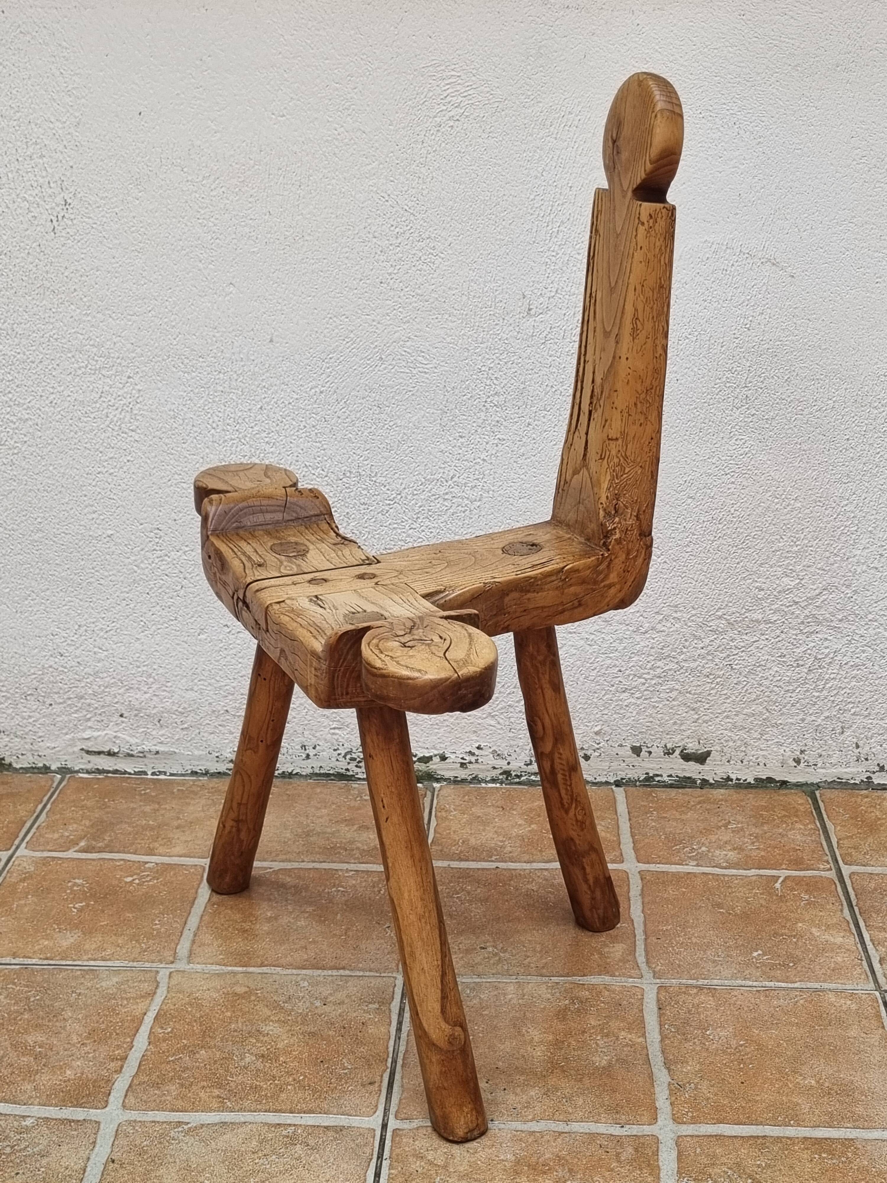 Brutalist chair in solid wood, European handcrafted work from the early 20th century.
