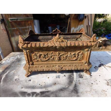 Cast iron planter from 1900 by the Charleville-Mézières establishments.