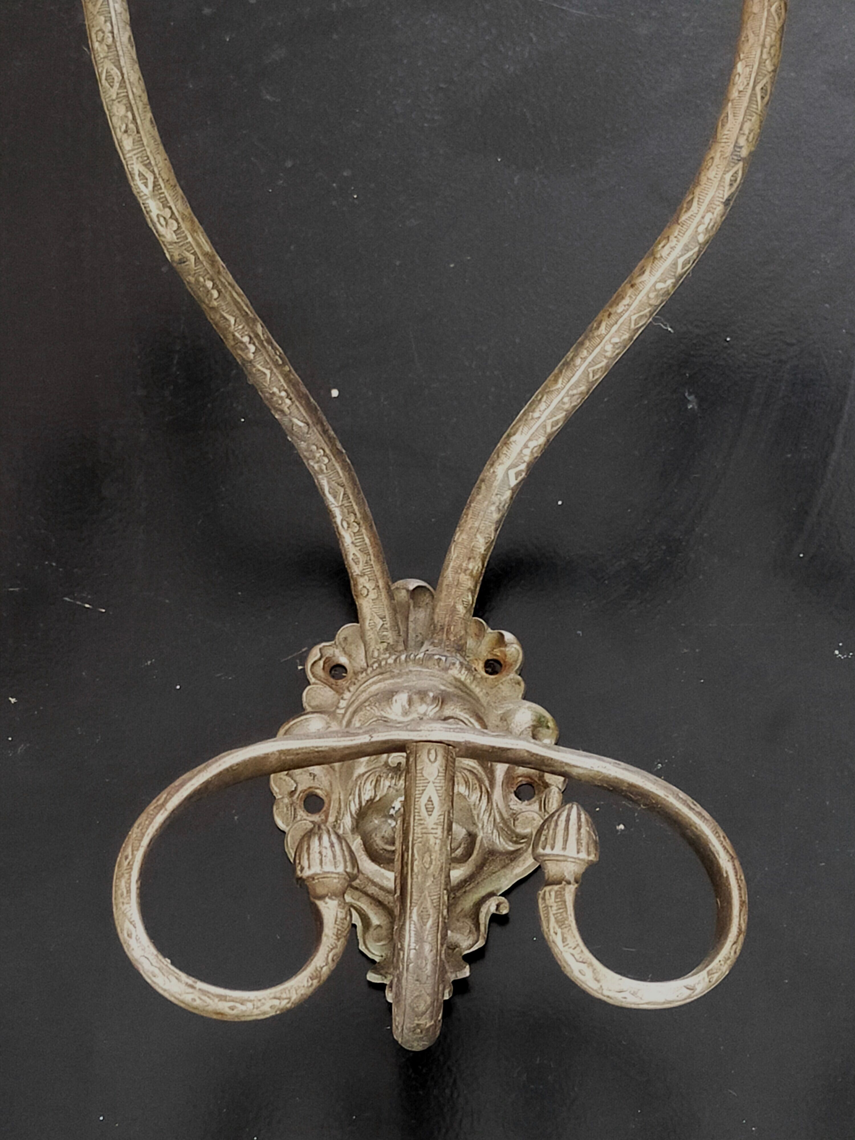 Set of 4 bronze mascaron hooks