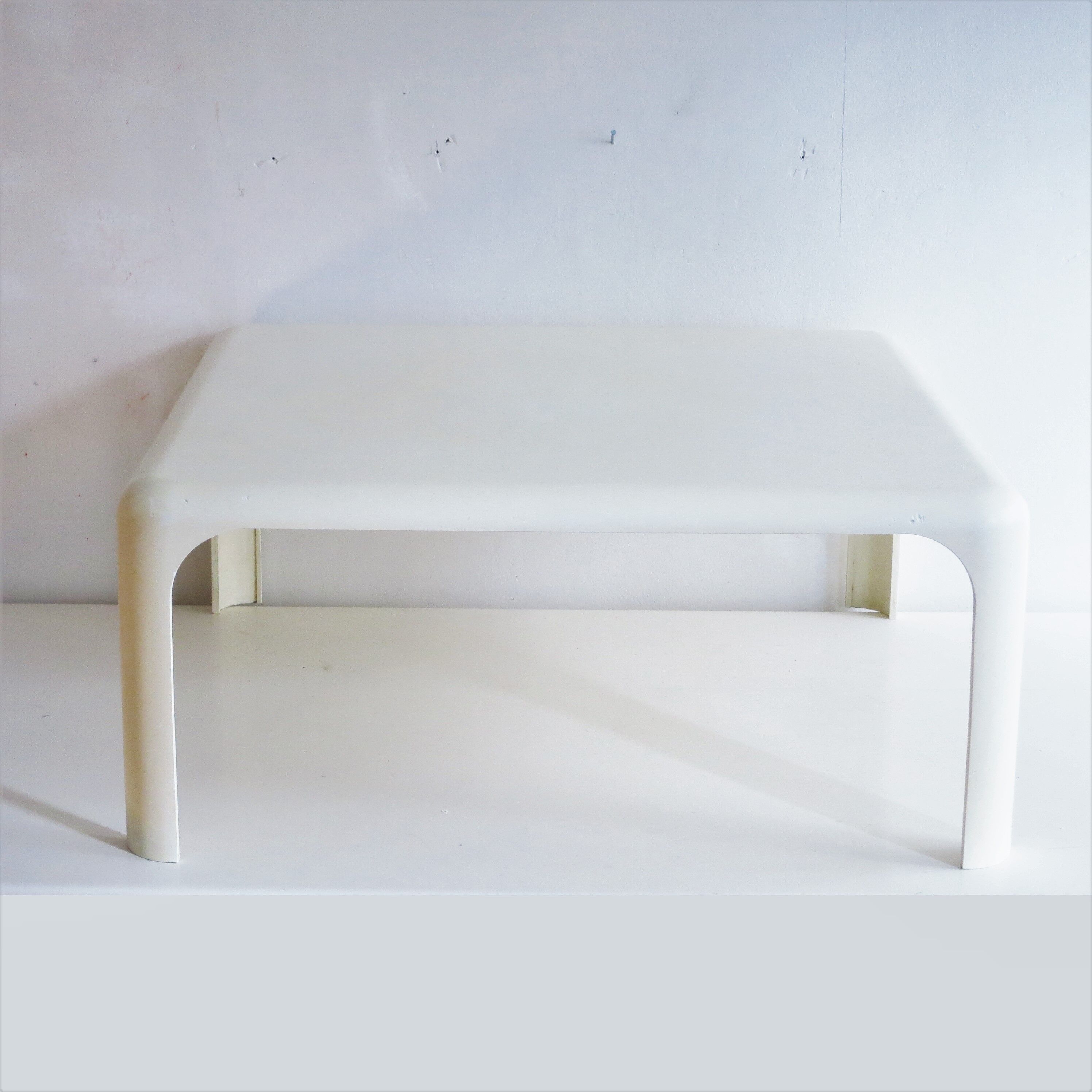 Demetrio coffee table by Vico Magistretti Artemide