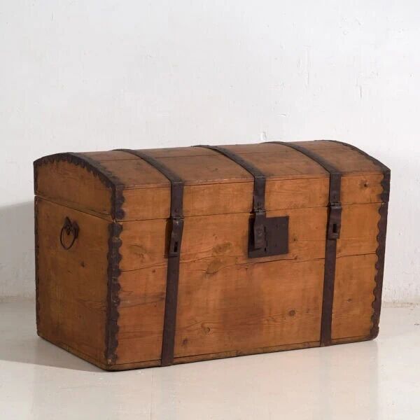 Antique trunk with metal frame (c.1900) #80