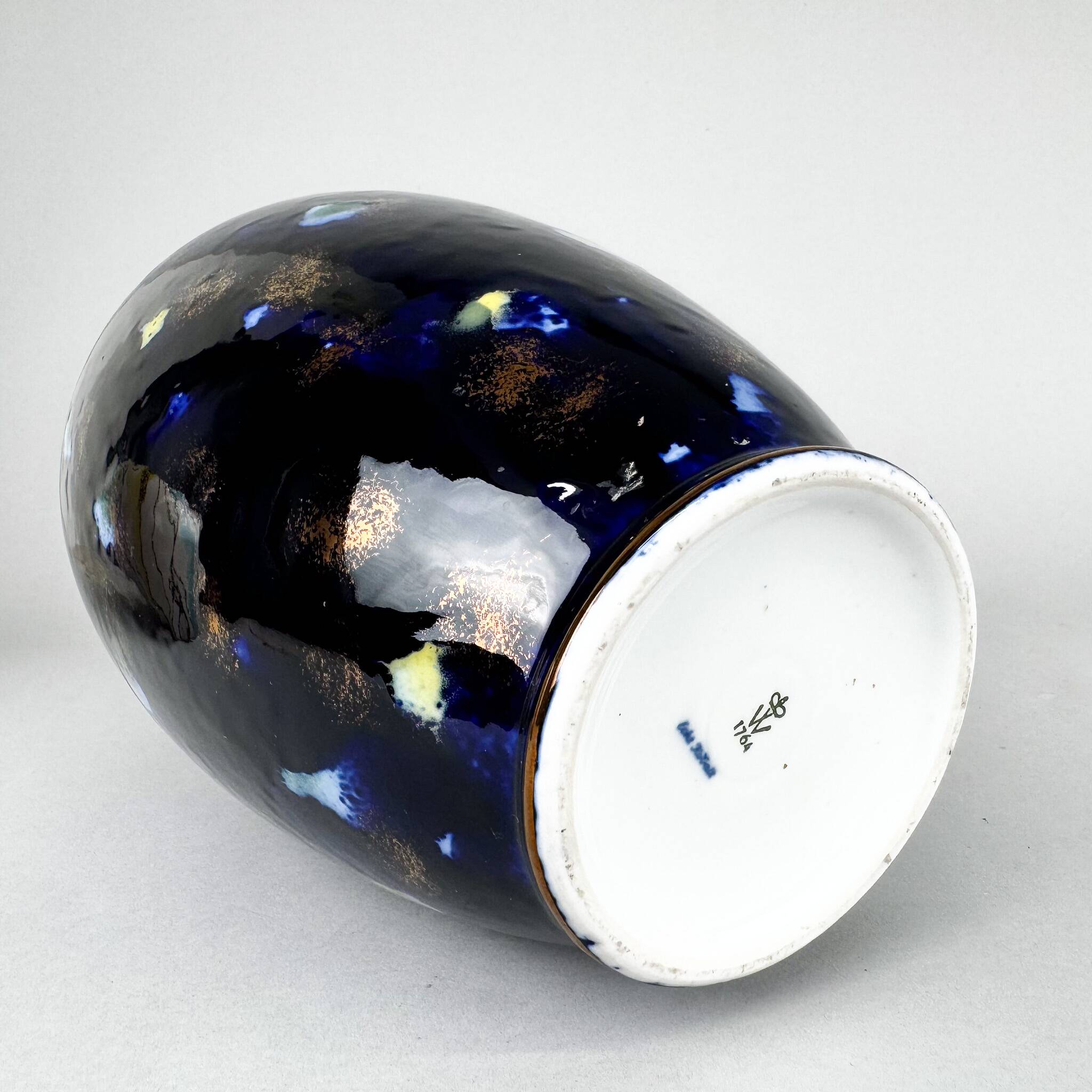 Vase en porcelaine cobalt des années 1970 par Wallendorf, Allemagne