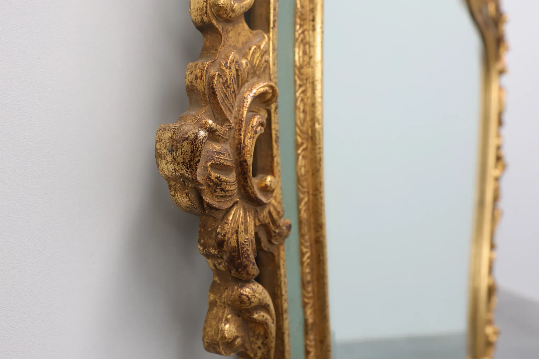 Florentine Style Gilt Mirror with Acanthus Scrolls, Italy, 20th Century
