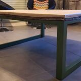 Table basse en bois vert olive et simili cuir crème