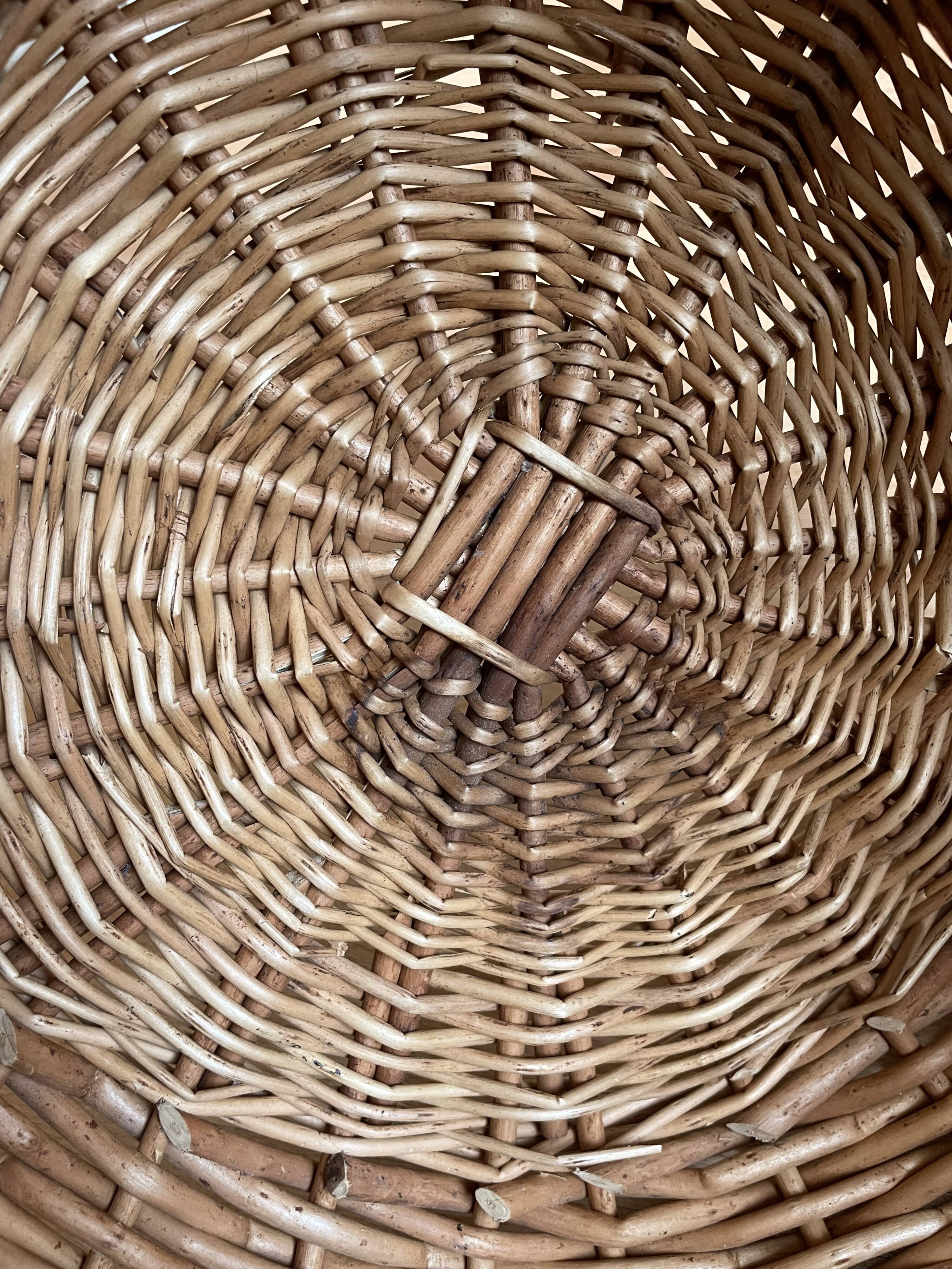 Wicker laundry basket