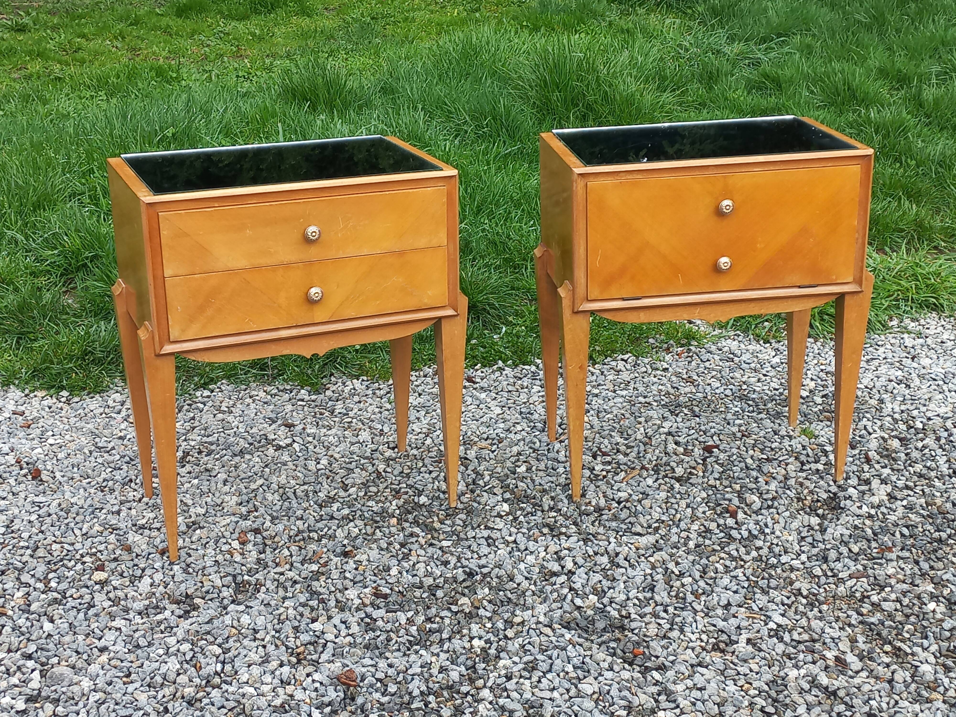 Vintage pair of bedside tables from the 1950s in sycamore and a mirror.