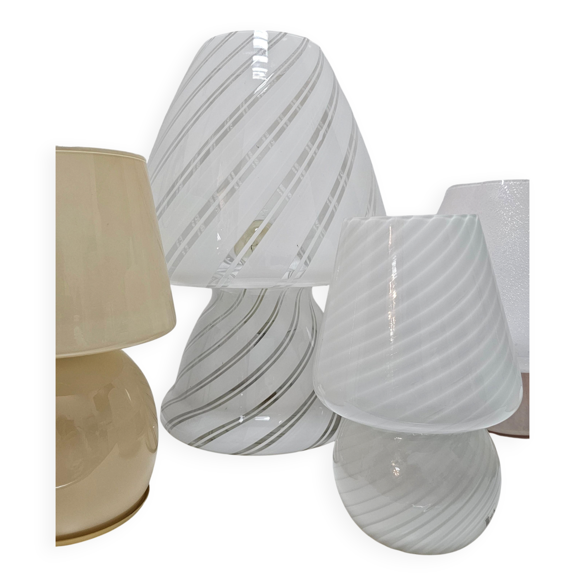 Set of 5 Mid-Century Modern mushroom table lamps in Murano glass.
