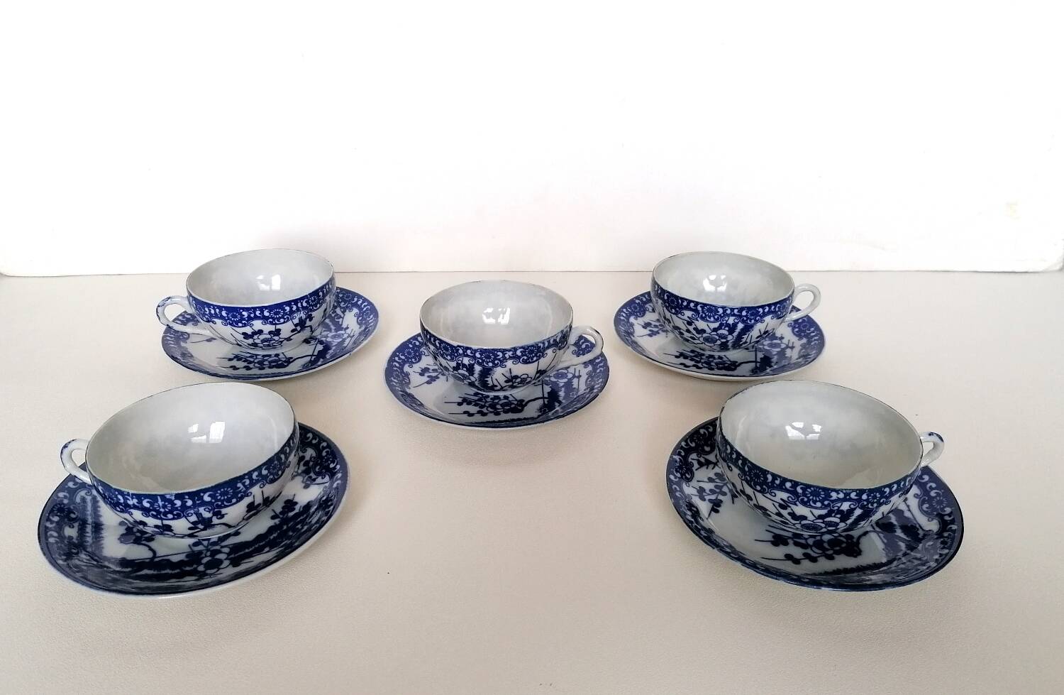 5 white and blue Japanese porcelain tea cups
