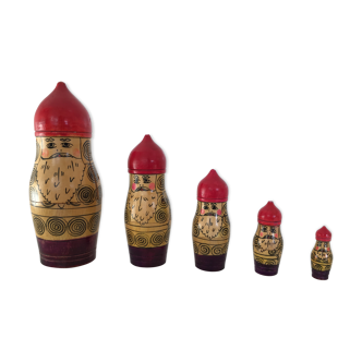 Vintage nesting dolls