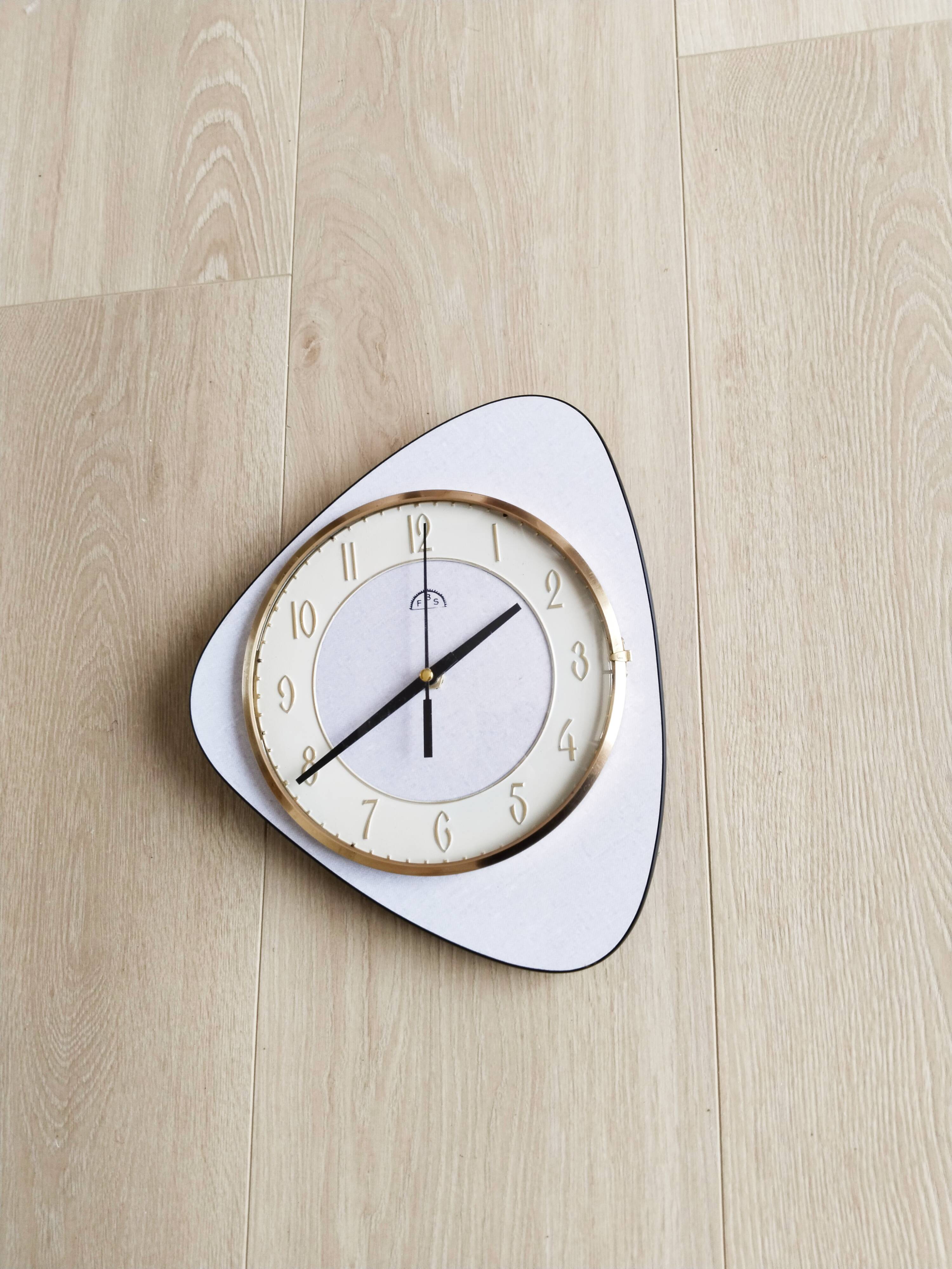Pendulum, white formica clock, triangle shape, vintage, functional